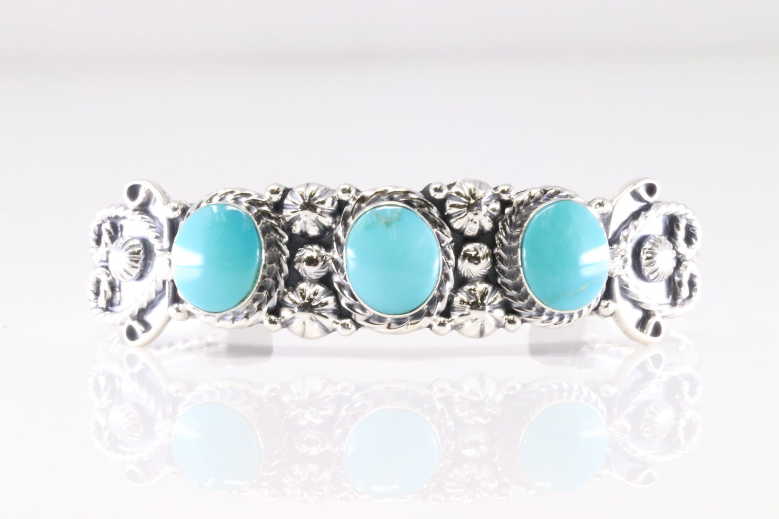 Native America Navajo Sterling Silver Turquoise Bracelet Cuff By Samuel Lee.: This is a Native America Navajo Sterling Silver Turquoise Bracelet Cuff By Samuel Lee. Stamp From R.B Company.