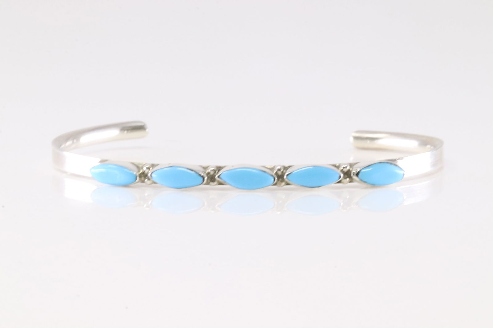 America Sterling Silver Turquoise Bracelet Cuff.: This is a America Sterling Silver Turquoise Bracelet Cuff.