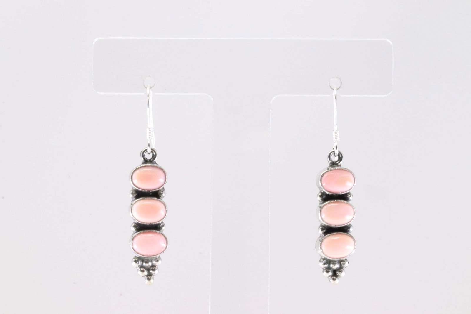 Native America Navajo Sterling Silver Pink Conch Shell Dangling Earring's By Gary Shorty.: This is a Native America Navajo Sterling Silver Pink Conch Shell Dangling Earring's By Gary Shorty. Stamp From R.B Company.