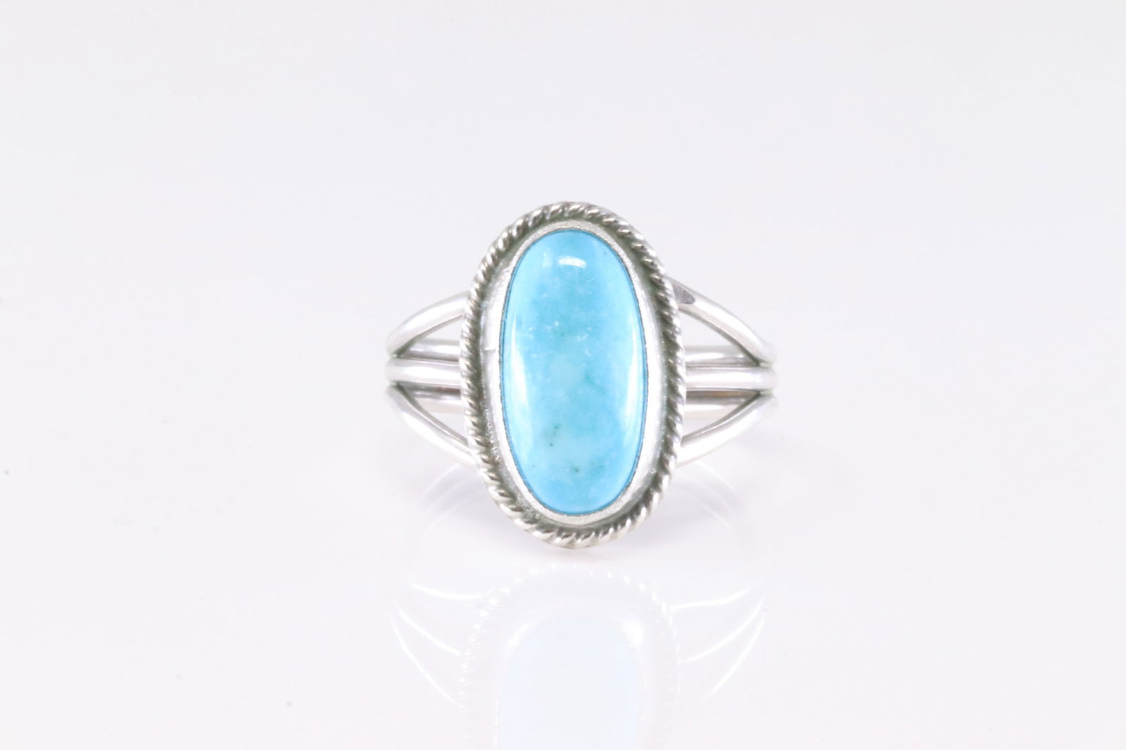 Native America Navajo Sterling Silver Turquoise Ring By Judy Largo.: This is a Native America Navajo Sterling Silver Turquoise Ring By Judy Largo. Stamp From R.B Company. Ring size: 7.00.