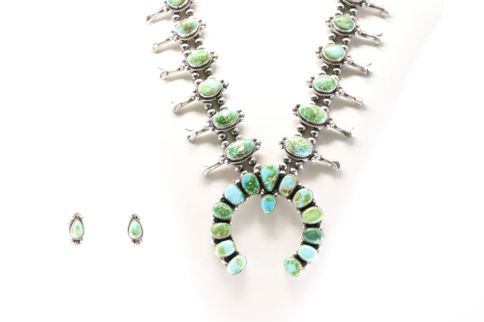 Native America Navajo Sterling Silver Sonora Gold Turquoise Squash Blossom Necklace & Earring's Set: This is a Native America Navajo Sterling Silver Sonora Gold Turquoise Squash Blossom Necklace & Earring's Set By T.Smith. Necklace length: 24.00" Total weight: 157.60 Grams.