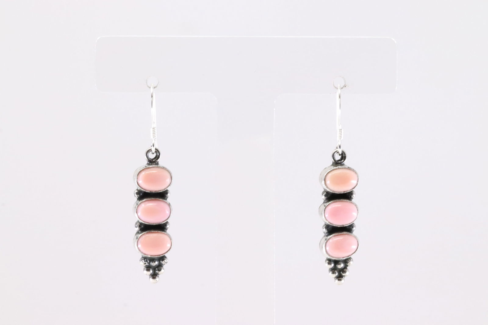 Native America Navajo Sterling Silver Pink Conch Shell Dangling Earring's By Gary Shorty.: Native America Navajo Sterling Silver Pink Conch Shell Dangling Earring's By Gary Shorty.