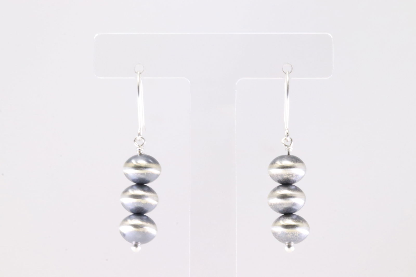 America Sterling Silver Pearl Beaded Dangling Earring's.: This is a America Sterling Silver Pearl Beaded Dangling Earring's.