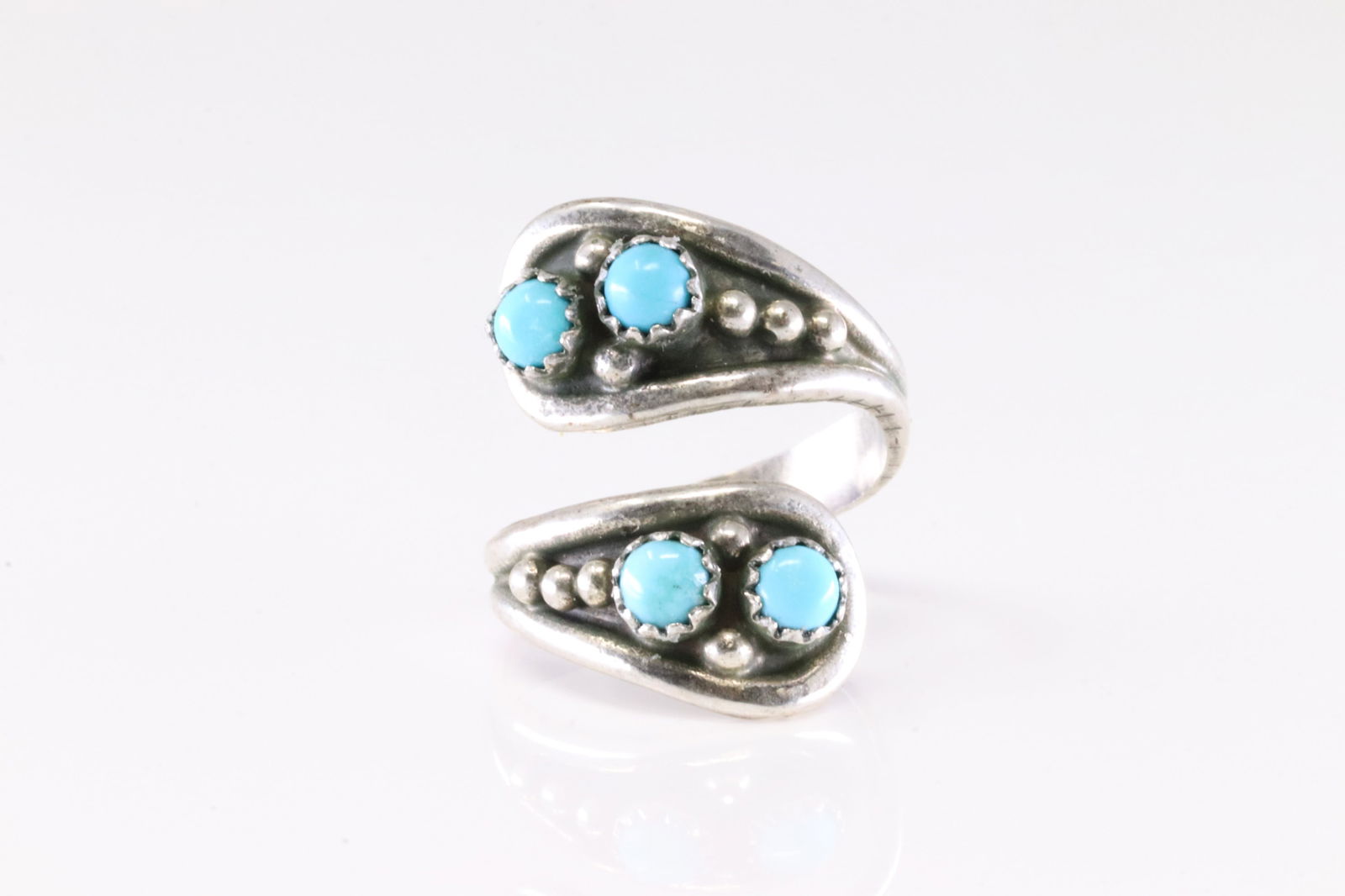 Native America Navajo Sterling Silver Turquoise Ring By Genevieve Francisco.: This is a Native America Navajo Sterling Silver Turquoise Ring By Genevieve Francisco. Stamp From R.B Company. Ring size: 7.00.