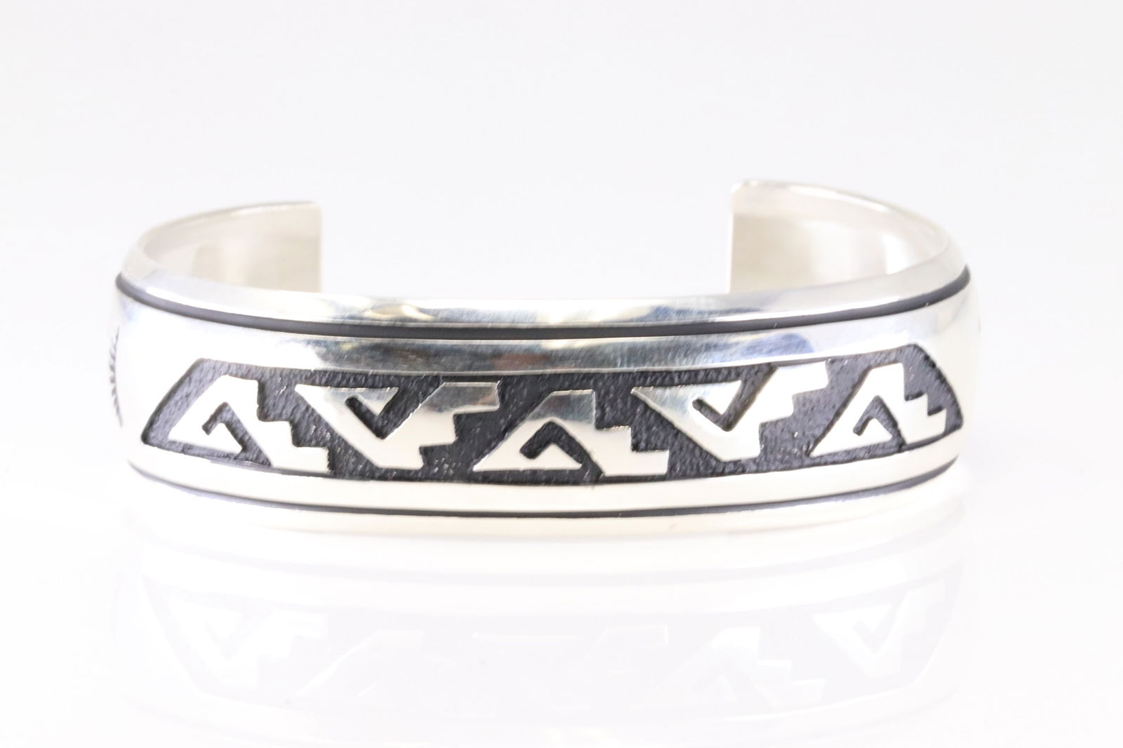 Native America Navajo Sterling Silver Stamped Bracelet Cuff By T/R Singer. (1 of 4)