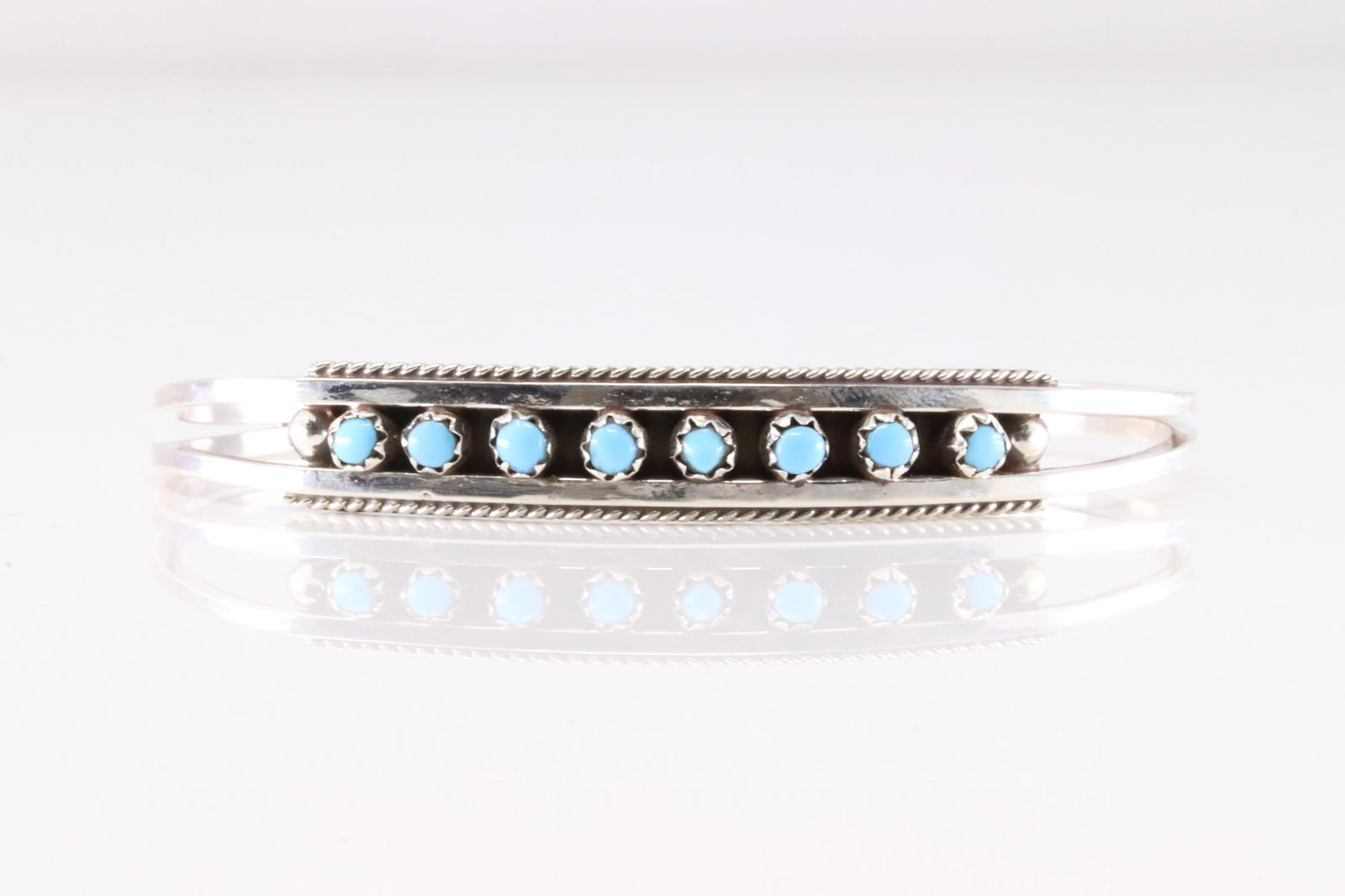 Native America Zuni Sterling Silver Turquoise Bracelet Cuff By Suzie Livigston.: This is a Native America Zuni Sterling Silver Turquoise Bracelet Cuff By Suzie Livigston. Stamp Zuni.