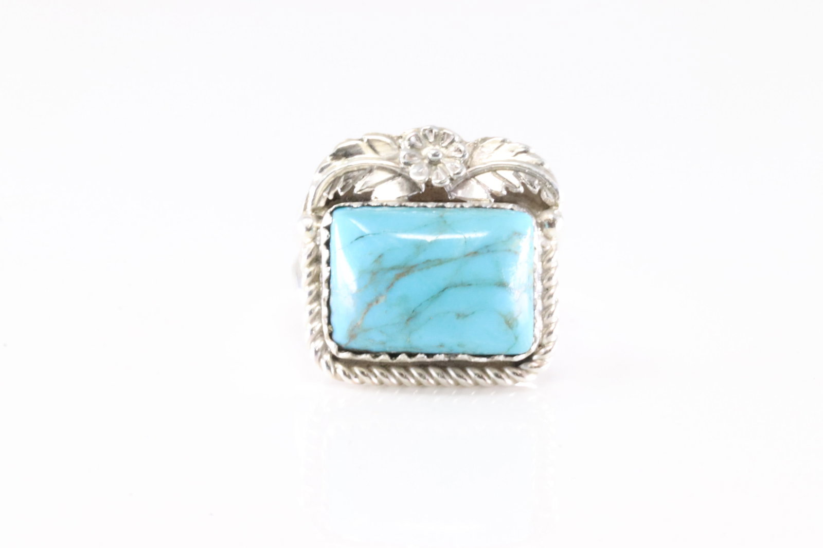 Native America Navajo Sterling Silver Turquoise Ring By Y.: This is a Native America Navajo Sterling Silver Turquoise Ring By Y. Ring size: 7.00.
