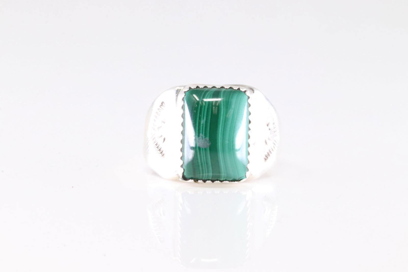 America Sterling Silver Malachite Stone Ring.: This is a America Sterling Silver Malachite Stone Ring. Ring size: 7.50.