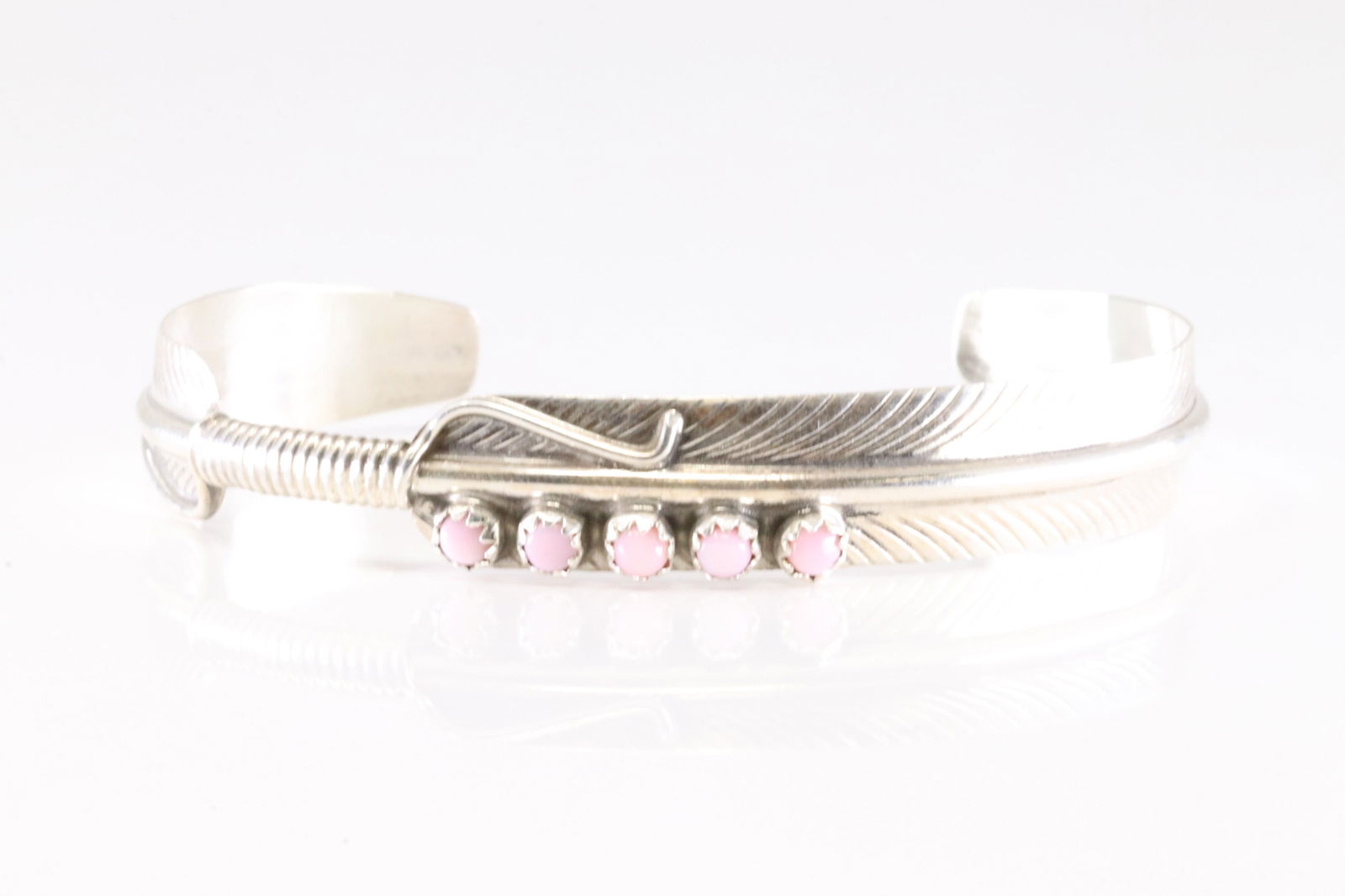 Native America Navajo Sterling Silver Pink Conch Shell Bracelet Cuff By Aaron Davis.: This is a Native America Navajo Sterling Silver Pink Conch Shell Bracelet Cuff By Aaron Davis.