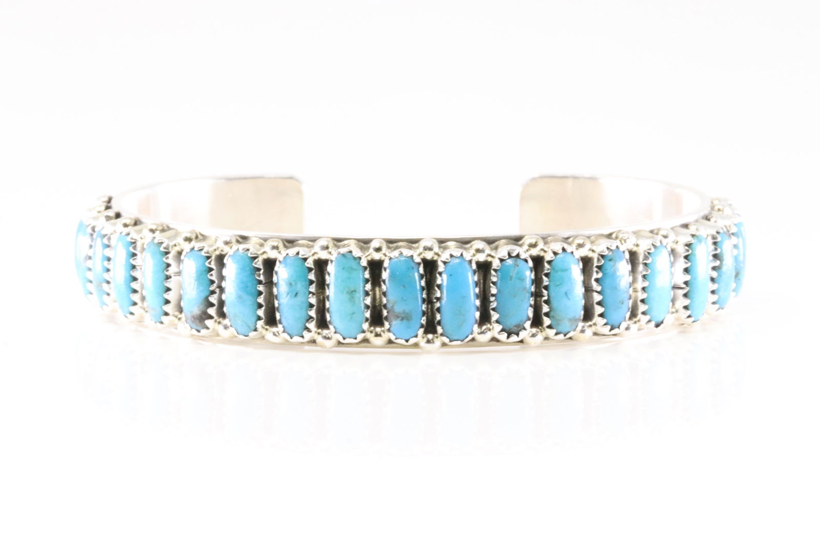 Native America Zuni Sterling Silver Turquoise Bracelet Cuff By Wilson.: This is a Native America Zuni Sterling Silver Turquoise Bracelet Cuff By Wilson. Stamp J.Wilson.