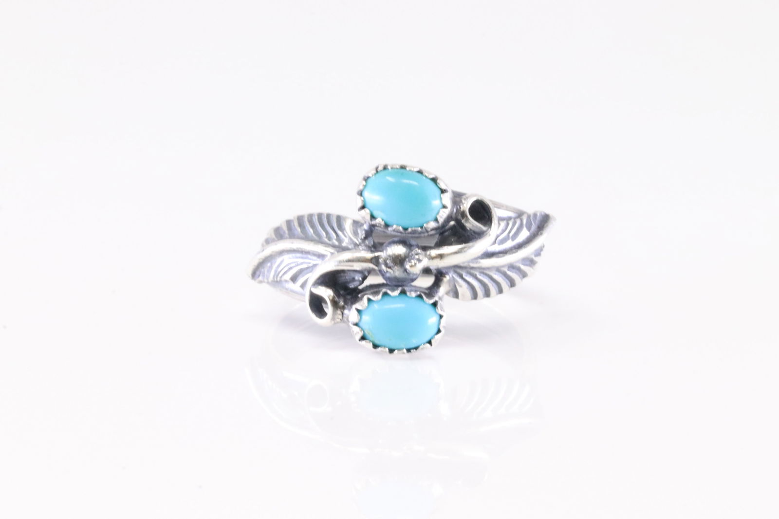 America Sterling Silver Turquoise Ring.: This is a America Sterling Silver Turquoise Ring. Ring size: 7.50.