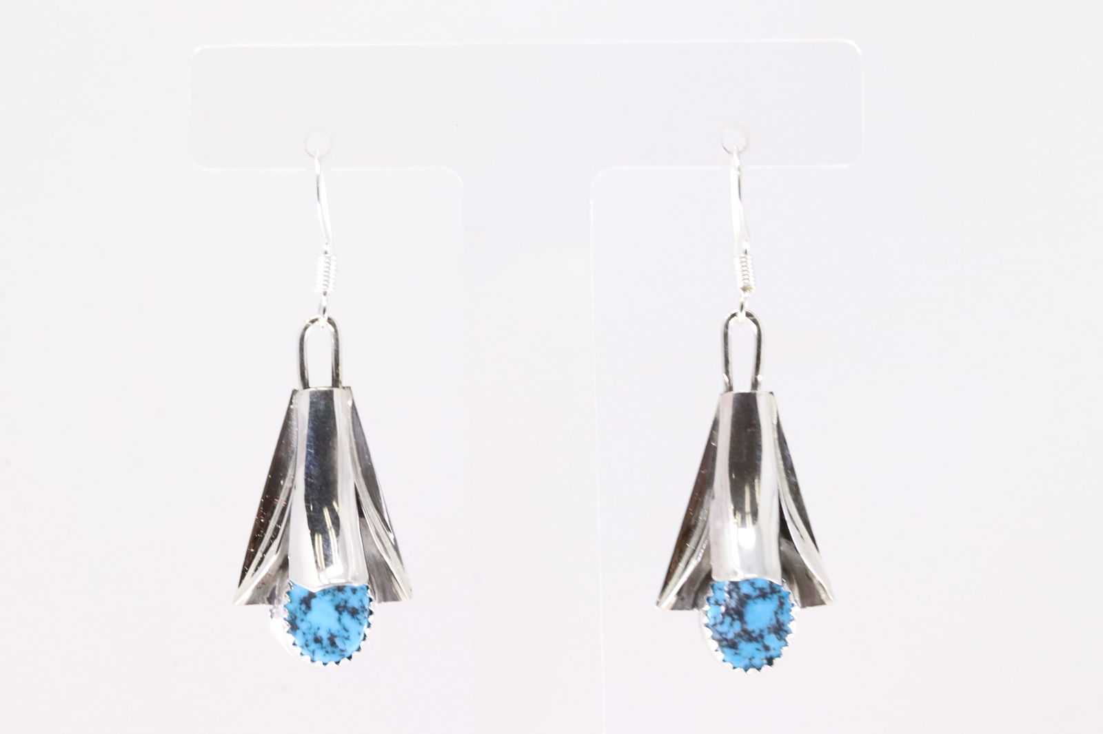 Native America Navajo Sterling Silver Kingman Turquoise Dangling Earring's By Louise Yazzie. From C: This is a Native America Navajo Sterling Silver Kingman Turquoise Dangling Earring's By Louise Yazzie. From C Company. Stamp LY.