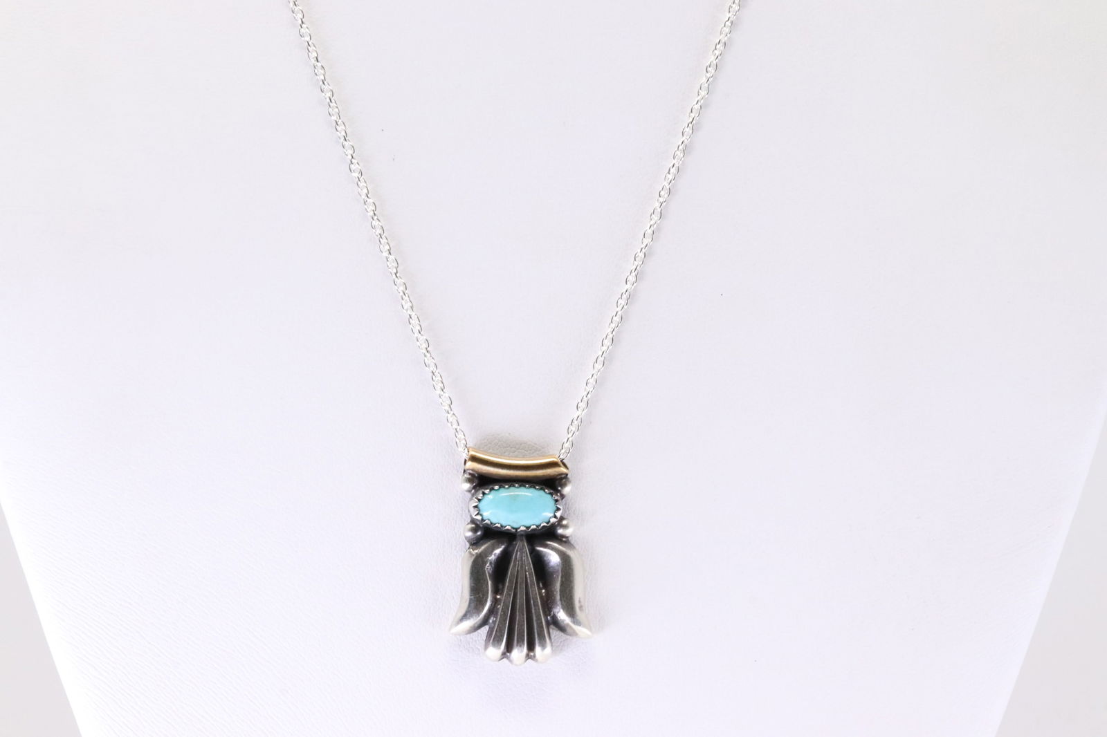 America Sterling Silver Turquoise Necklace.: This is a America Sterling Silver Turquoise Necklace. Necklace Length: 18.00.