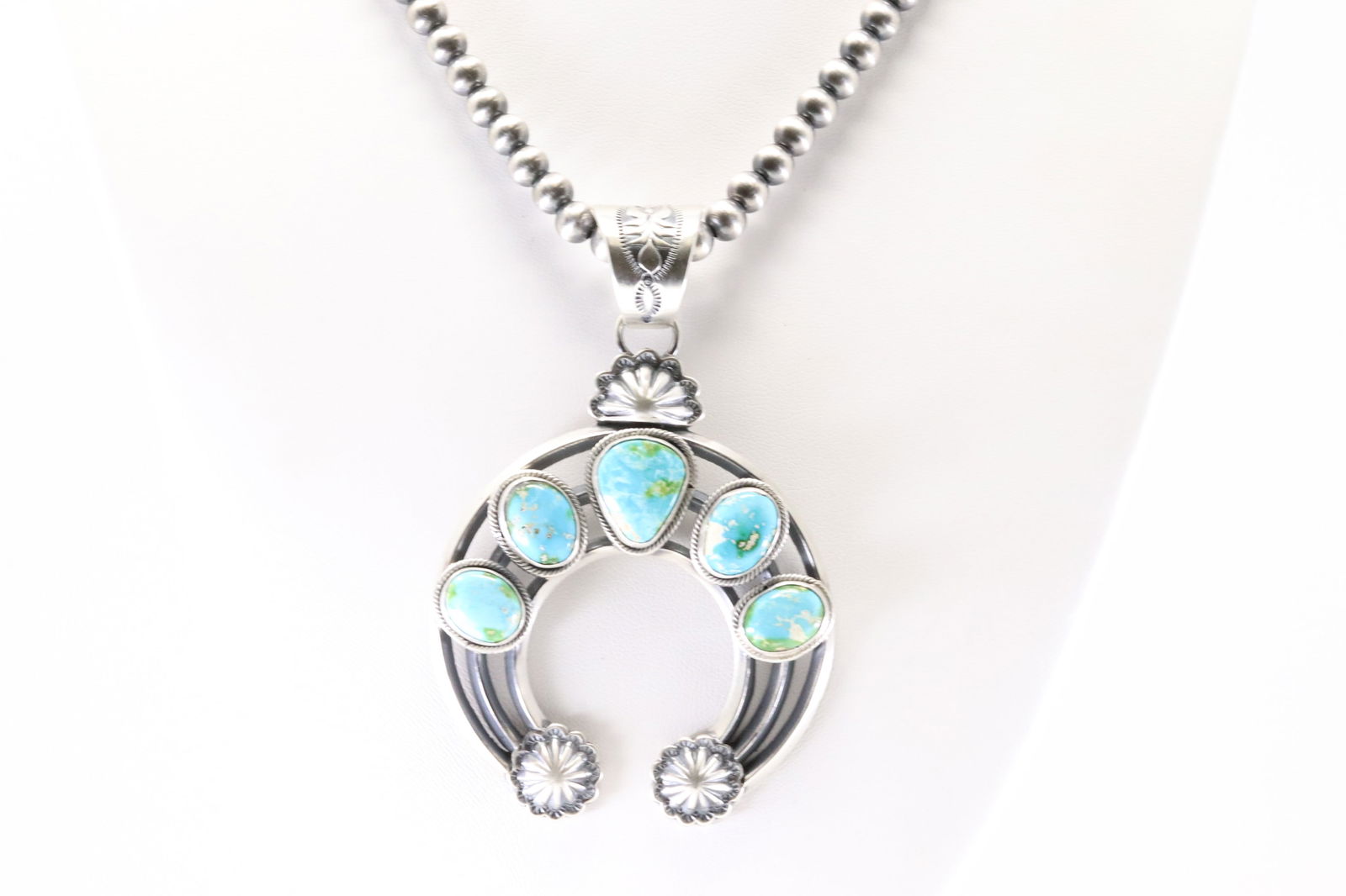 America Sterling Silver Sonora Gold Turquoise Pendant With Machine Made Stearling Silver Pearl: This is a America Sterling Silver Sonora Gold Turquoise Pendant With Machine Made Stearling Silver Pearl Beaded Necklace. Neacklace Length: 18.00.