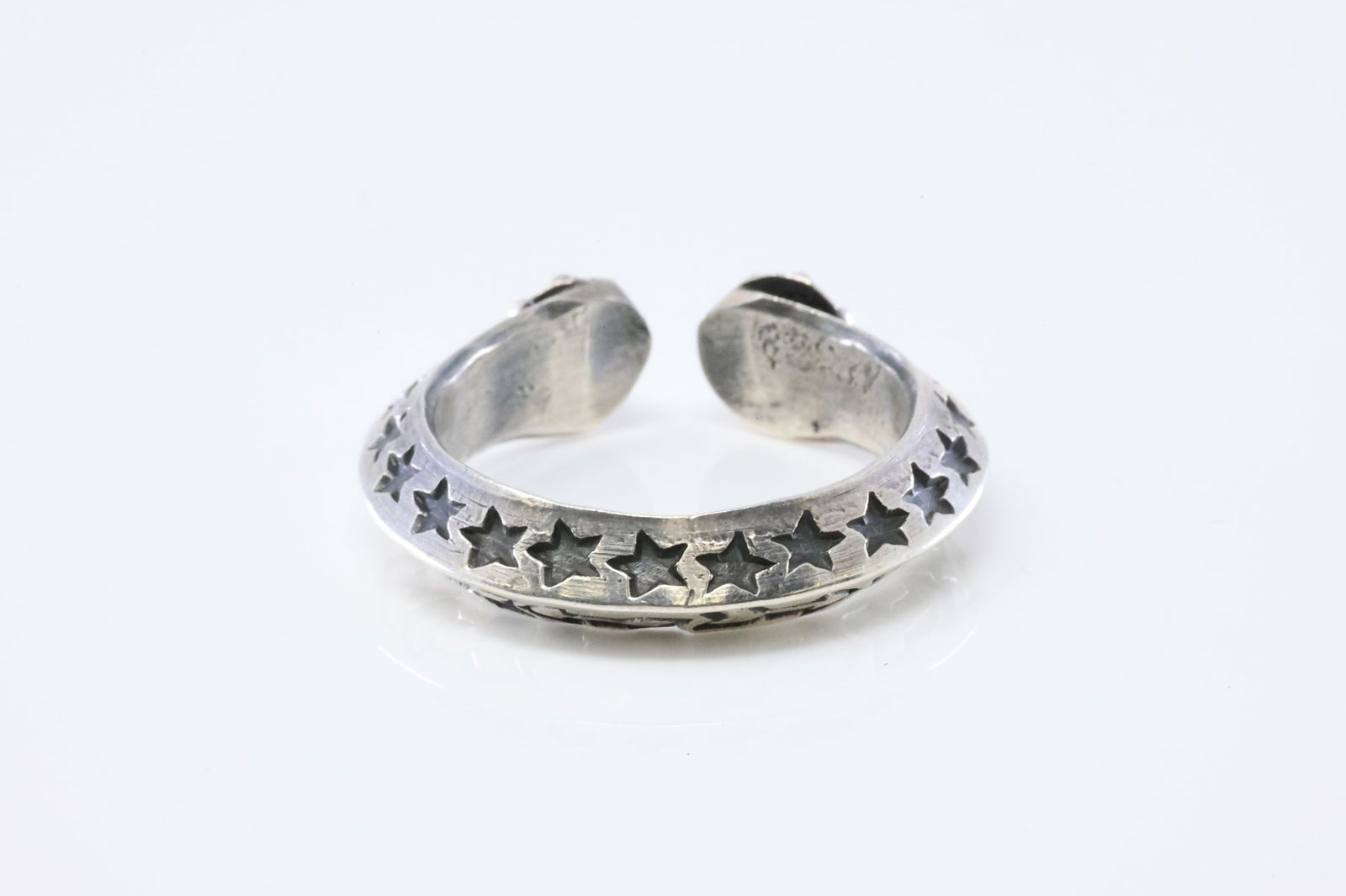 Native America Navajo Sterling Silver Solid Stamped Open Ring By Sunshine Reeves.: This is a Native America Navajo Sterling Silver Solid Stamped Open Ring By Sunshine Reeves. Stamp Sunshine Reeves. Ring Size: 11.00.