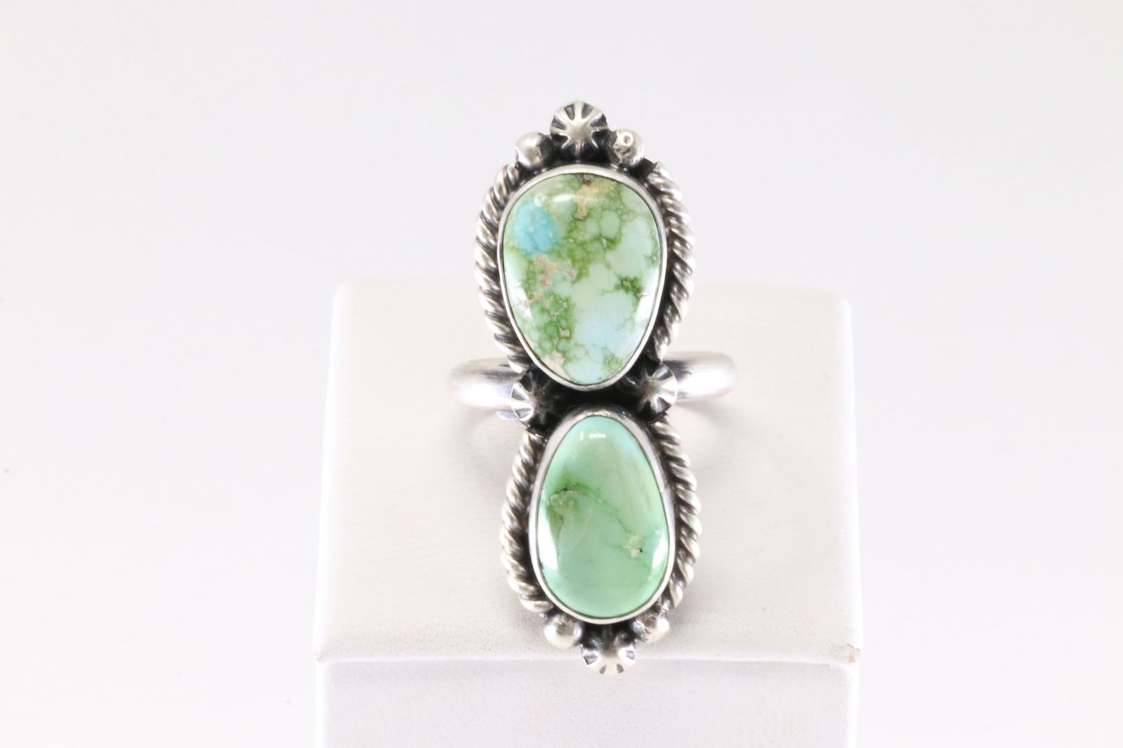 Native America Navajo Sterling Silver Sonora Gold Ring Eugene Belone.: This is a Native America Navajo Sterling Silver Sonora Gold Ring Eugene Belone. Stamp Eugene Belone. Ring Size: 8.00.