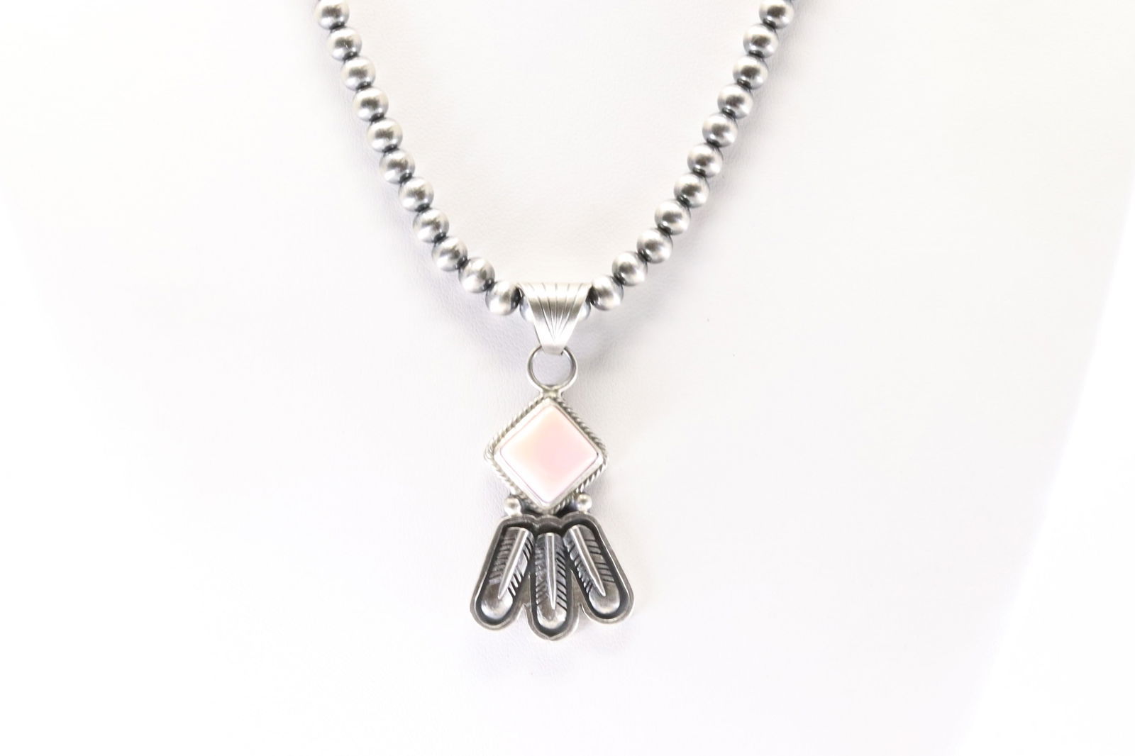 America Sterling Silver Pink Conch Shell Pendant With Machine Made Stearling Silver Pearl Beaded: This is a America Sterling Silver Pink Conch Shell Pendant With Machine Made Stearling Silver Pearl Beaded Necklace. Neckalce Length:16.00.