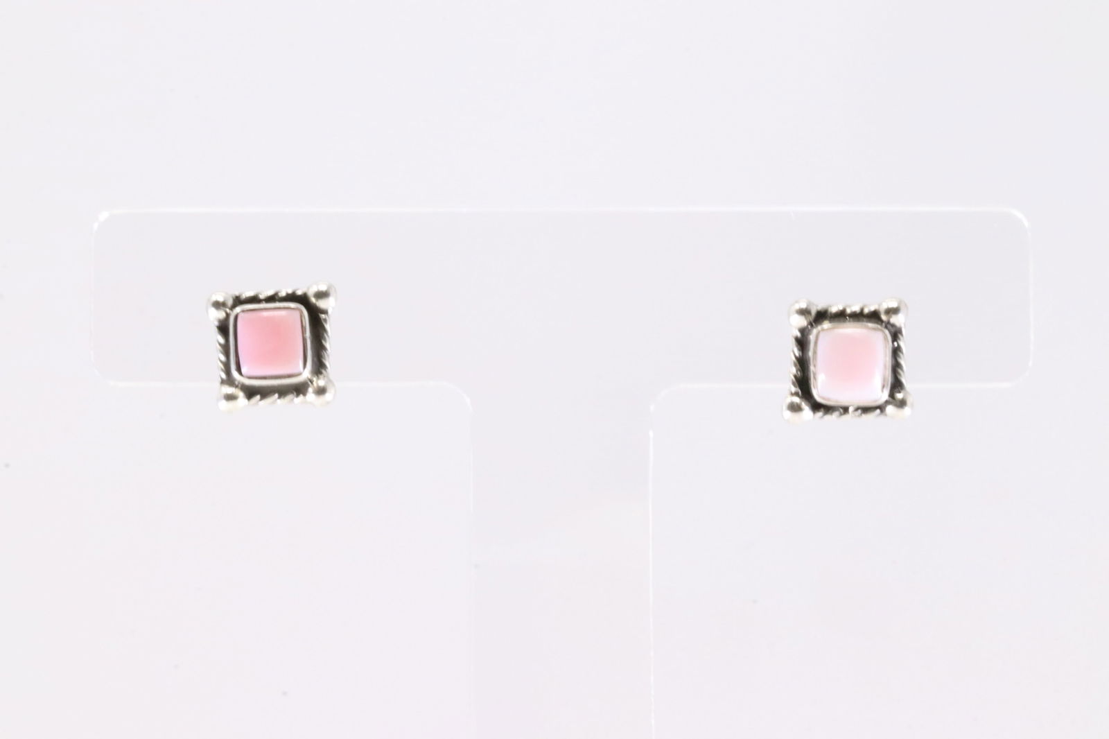 America Sterling Silver Pink Conch Shell Post Earring's.: This is a America Sterling Silver Pink Conch Shell Post Earring's.