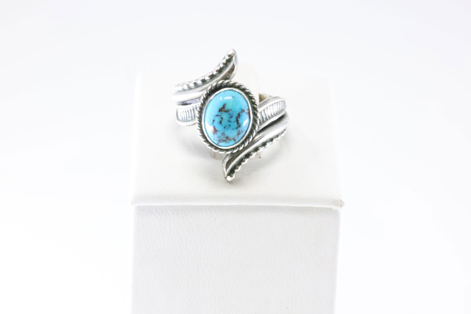 Native America Navajo Sterling Silver Turquoise Ring By Thomas Yazzie.: This is a Native America Navajo Sterling Silver Turquoise Ring By Thomas Yazzie. Stamp T.Yazzie. Ring Size: 7.00.