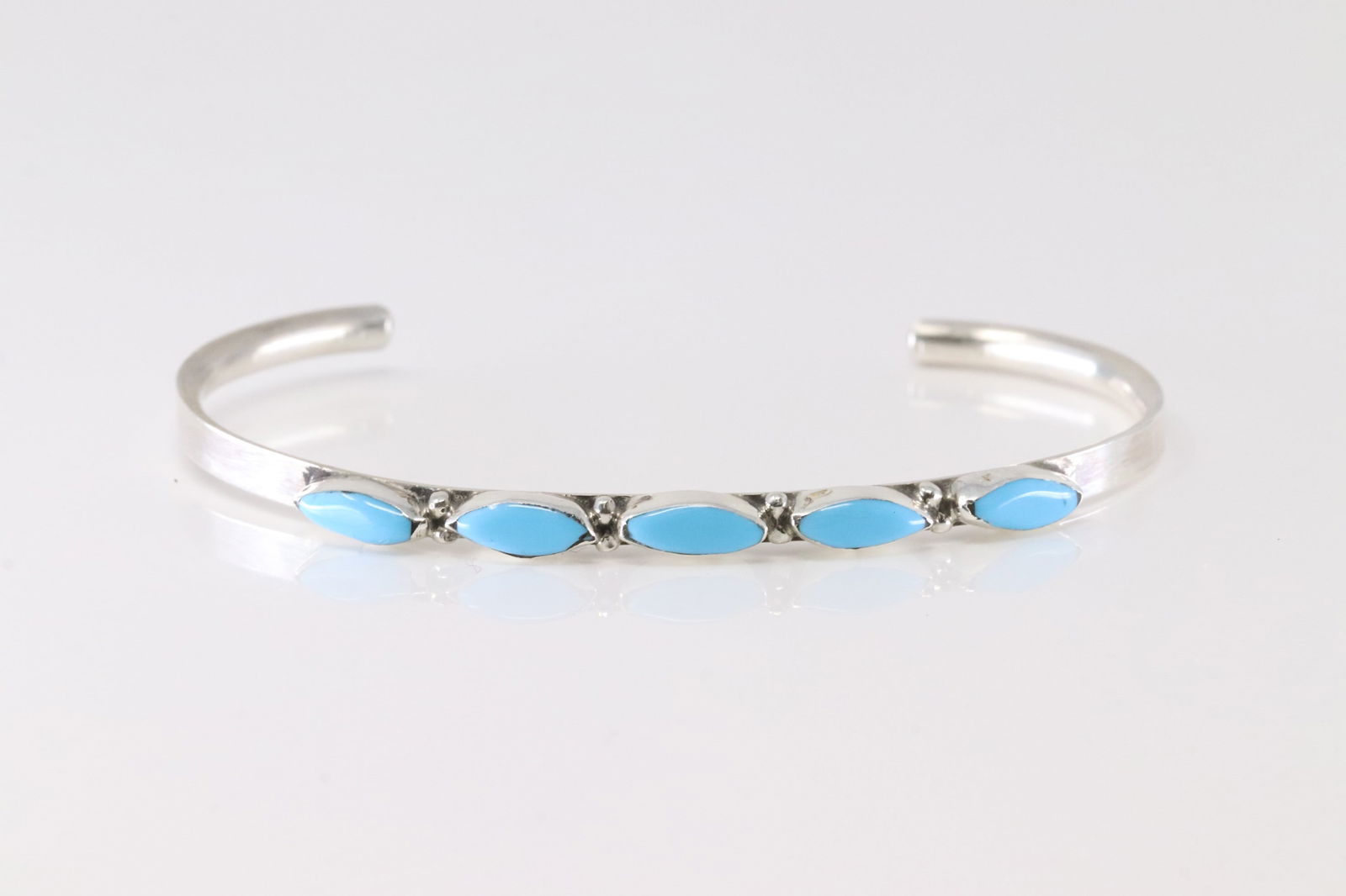 America Sterling Silver Turquoise Bracelet Cuff.: This is a America Sterling Silver Turquoise Bracelet Cuff.