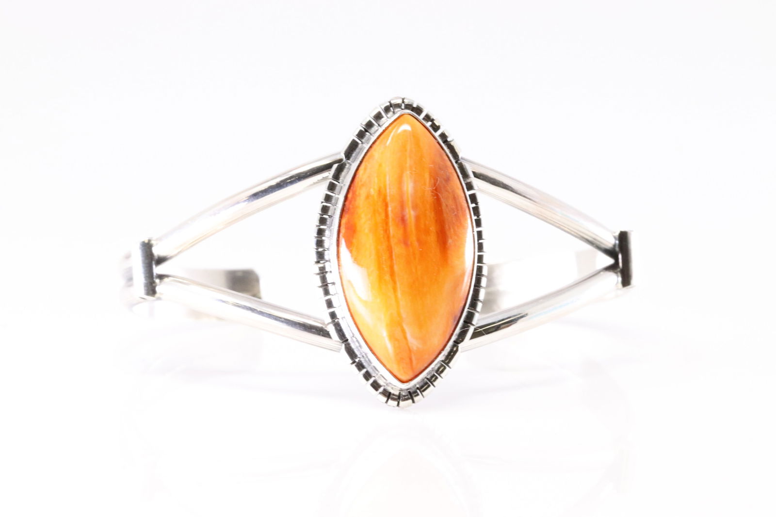 Native America Navajo Sterling Silver Spiny Oyster Bracelet Cuff By SE. (1 of 4)