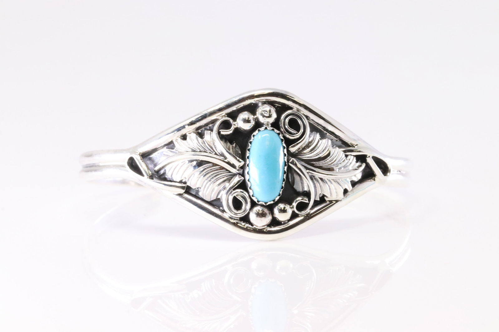 Native America Navajo Sterling Silver Turquoise Feather Bracelet Cuff By Harry B. Yazzie.: This is a Native America Navajo Sterling Silver Turquoise Feather Bracelet Cuff By Harry B. Yazzie. Stamp HBY.