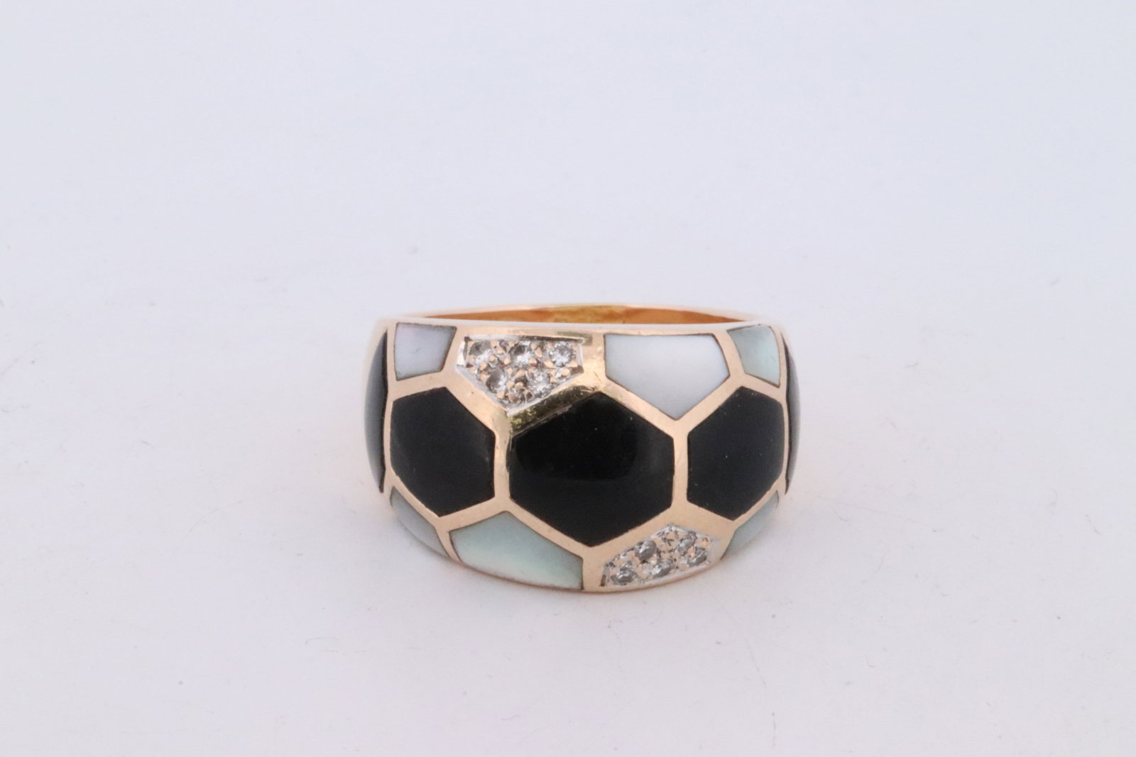 14Kt Yellow Gold Diamond,Onyx,Mother of Pearl Ring.: This is a 14Kt Yellow Gold Diamond,Onyx,Mother of Pearl Ring. The ring has 10 diamond accent. Ring size is 7.50 total weight is 8.30g