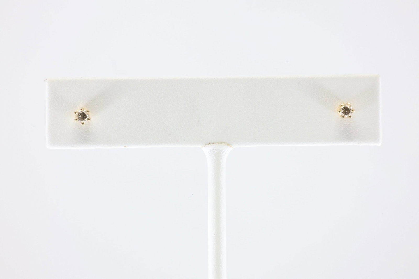 Diamond Stud Earring 14Kt.: 14Kt Yellow Gold Stud Diamond Earring. This Charming Stud Earring has Sparkling Diamonds.