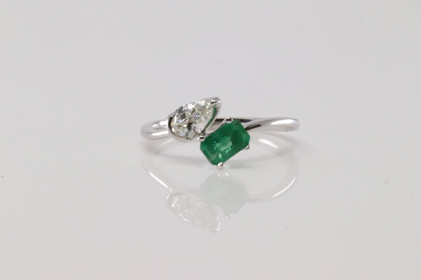 Emerald & Diamond Ring 14Kt.: Ladies 14Kt White Gold Emerald & Diamond Ring. This Elegant Ring has Green Emerald with Pear-Shape Diamond. Diamonds weight: 0.36ct. Emerald weight: 0.40ct. Ring size: 6.50. Total weight: 2.10 Grams.