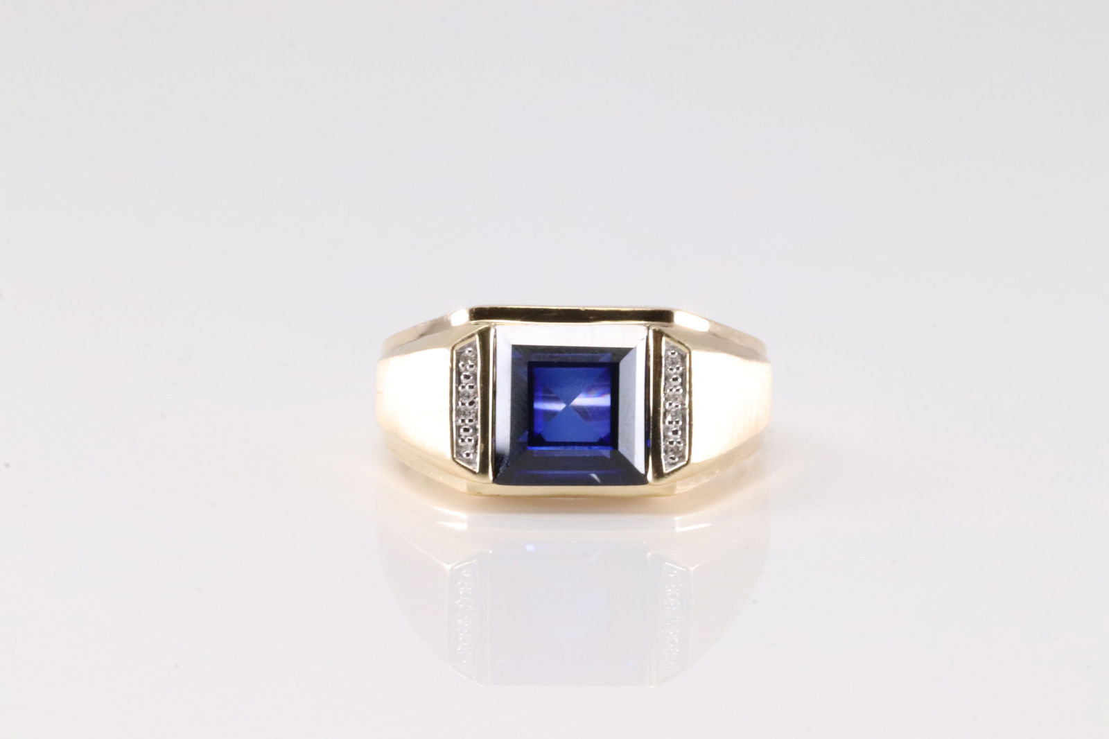 Elegant Sapphire & Diamond Ring 14Kt.: 14Kt Yellow Gold Sapphire & Diamond Ring. This Elegant Ring has Blue Sapphire Gemstone on the center with 4 Sparkling Diamonds to each side. Ring size: 12.50. Total weight: 7.80 Grams.