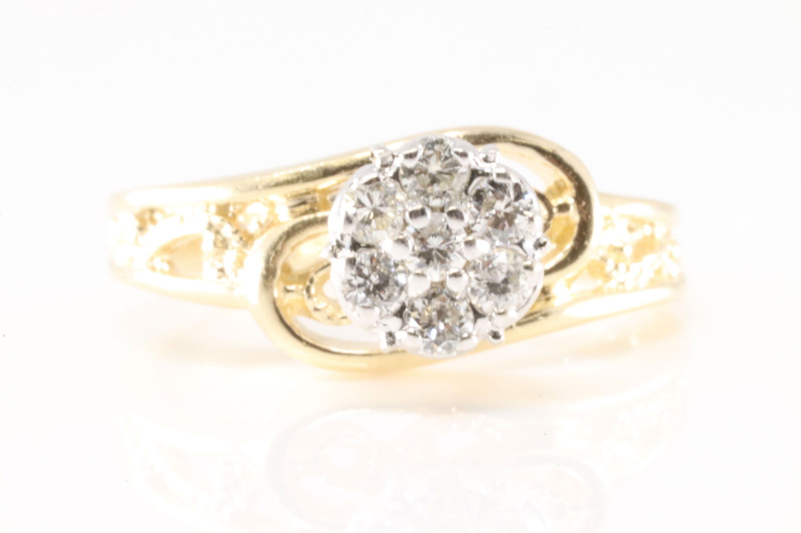Diamond Ring 14Kt.: Ladies 14Kt Yellow Gold Diamond Ring. Ring has flower design with 7 sparkling round diamonds. Diamonds weight approx: 0.50cttw. Ring size: 4.00. Total weight: 2.90 Grams.