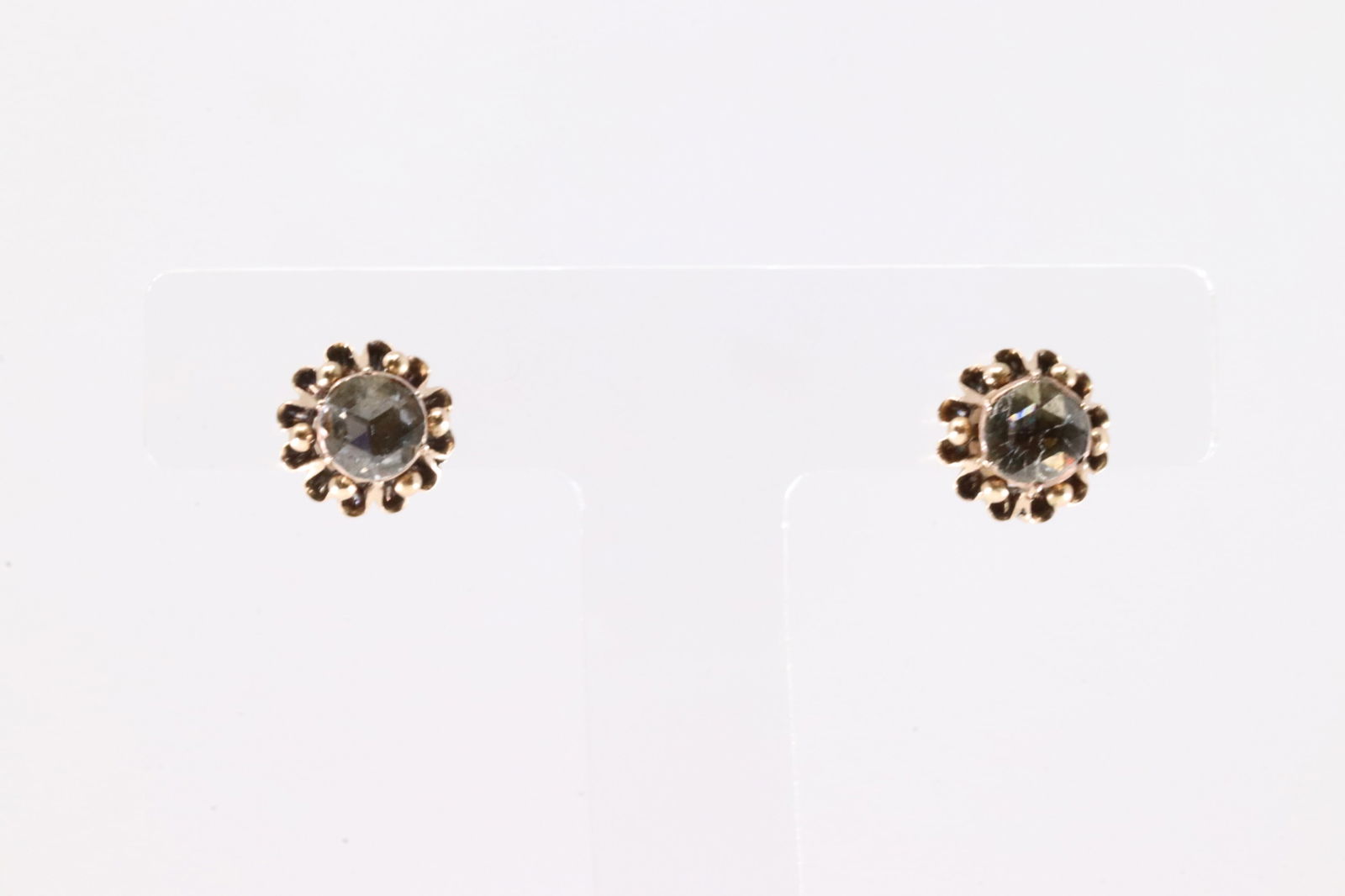 Rose Cut Diamond Stud Earring 14Kt.: Ladies 14Kt Rose Cut Diamond On Rose Gold Diamond Stud Earring's. This Charming Earring's has 2 Sparkling Round Diamonds. Total Weight: 3.53 Grams.