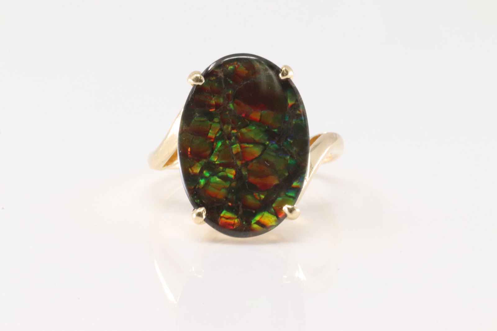 Opal Ring 14Kt.: Ladies 14Kt Yellow Gold Opal Ring. This elegant oval Opal Ring. Oap Measure: 17.90x 12.60mm. Ring size: 6.75. Total weight: 5.00 Grams.