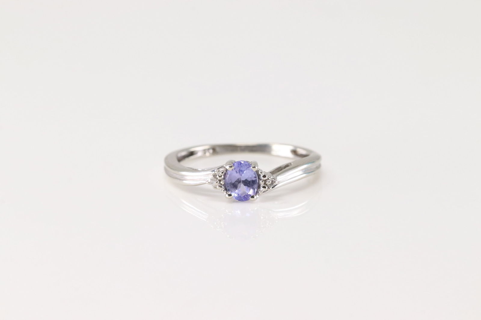 Tanzanite & Diamond Ring 14Kt.: Ladies 14Kt White Gold Tanzanita & Diamond Ring. This Ring has Purple Tanzanite with 2 round Diamonds. Ring size: 5.75.