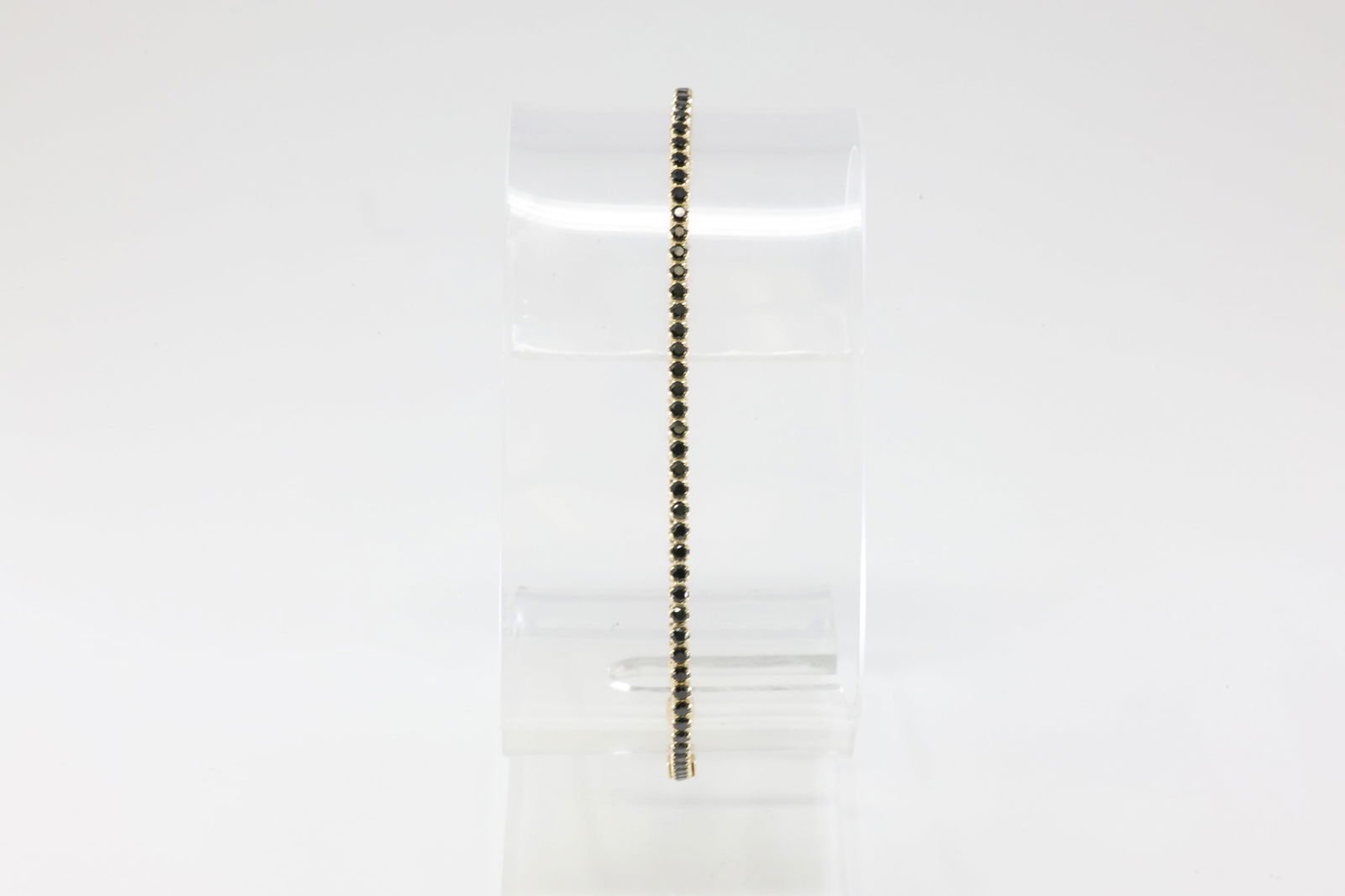 Sapphire Bracelet 14Kt.: Ladies 14Kt Yellow Gold Sapphire Bracelet. This Elegant Bracelet has Blue sapphires Gemstones. Bracelet length: 8.00" Total weight: 3.00 Grams.