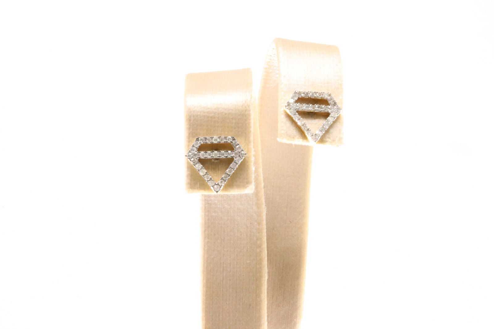 Diamond Stud Earring 10Kt.: 10Kt Yellow Gold Diamond Stud Earring. This Stud Earring's has Sparkling round Diamonds. Diamonds weight: 0.25ctw.