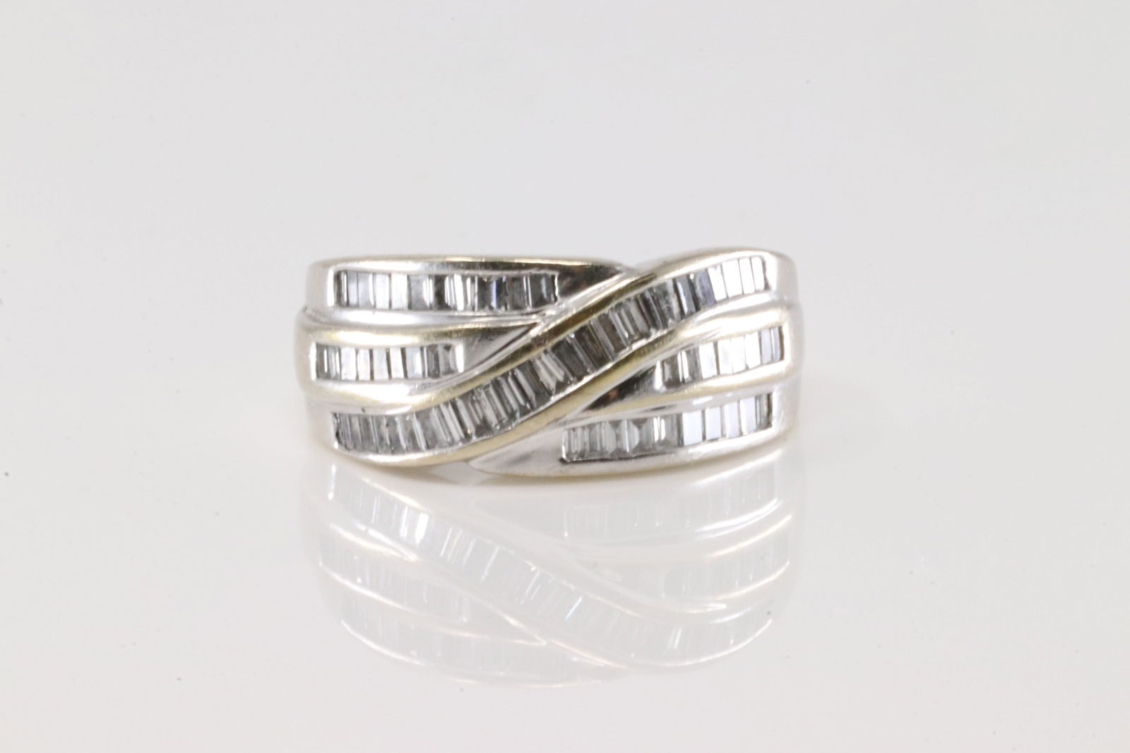 Wedding Baguette Diamond Ring 18Kt.: Ladies 18Kt White Gold Wedding Baguette Diamond Ring. This elegant ring has approx 80 cut bagguete diamonds. Diamonds weight approx: 0.80 ctw Ring size: 6.25. Total weight: 6.60 Grams.