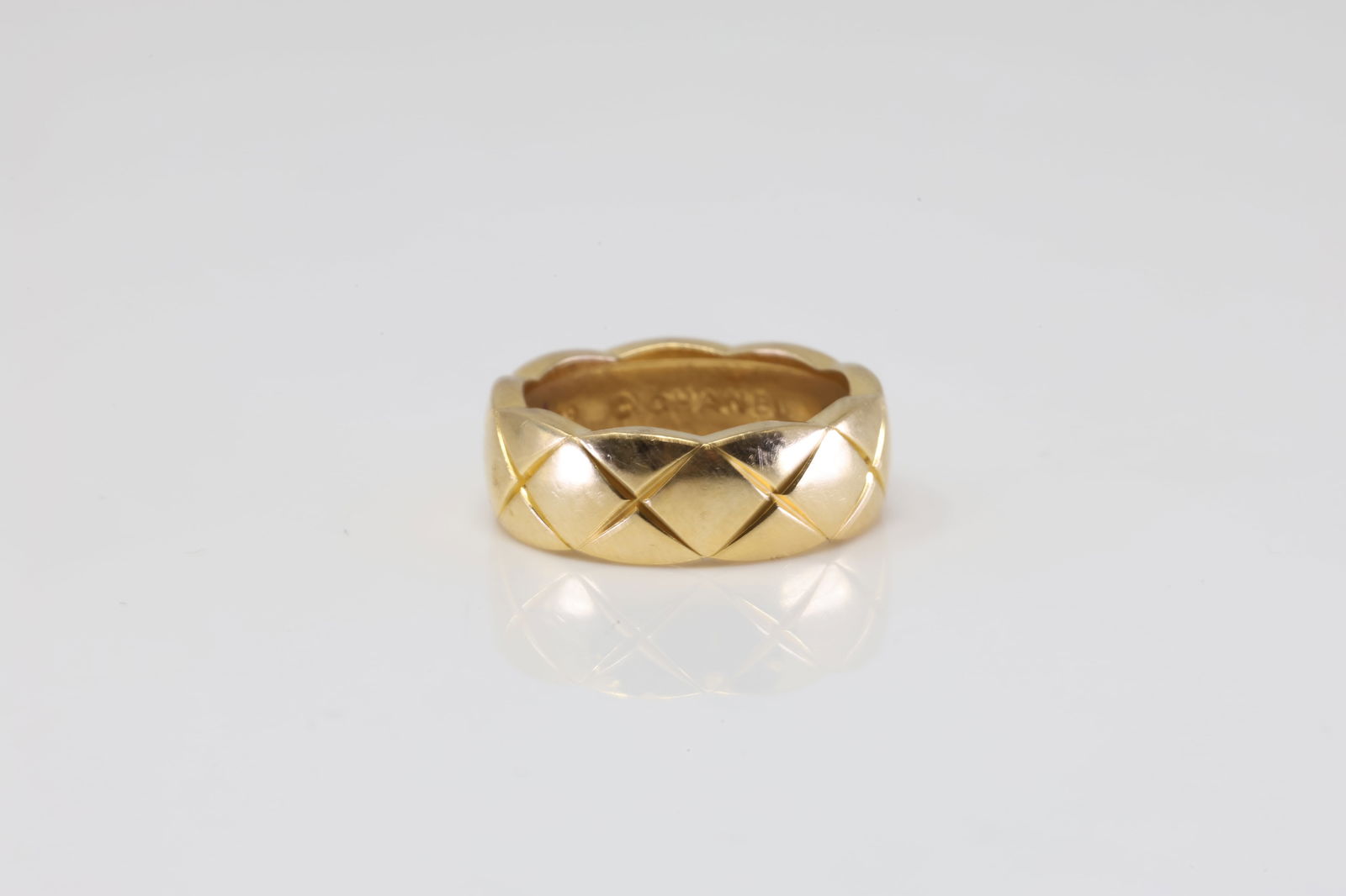 Chanel Ring 18Kt.: Chanel Ladies 18Kt Yellow Gold Ring. Design Band Chanel. Ring size: 4.50. Total weight: 5.90 Grams.