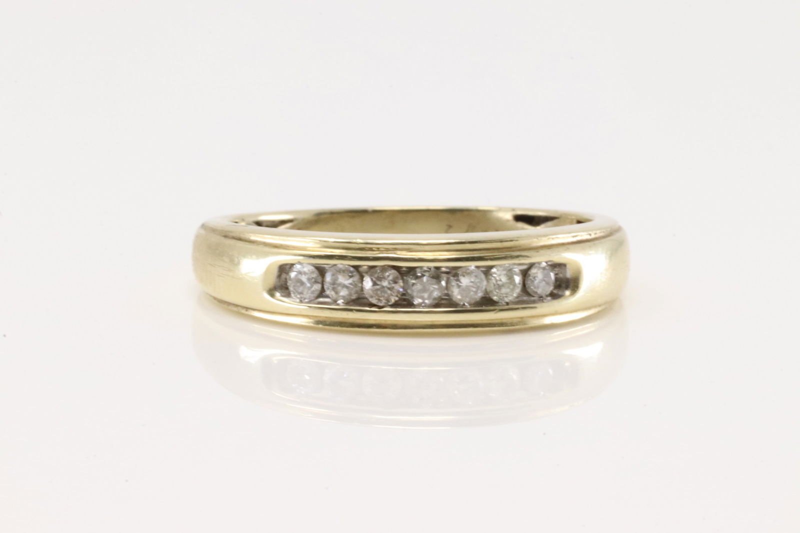 Wedding Diamond Ring 10Kt.: 10Kt yellow Gold Wedding Diamond Ring. This band ring has 7 sparkling diamonds. Diamonds weight approx: 0.40 ctw Ring size: 10.00. Total weight: 3.00 Grams.