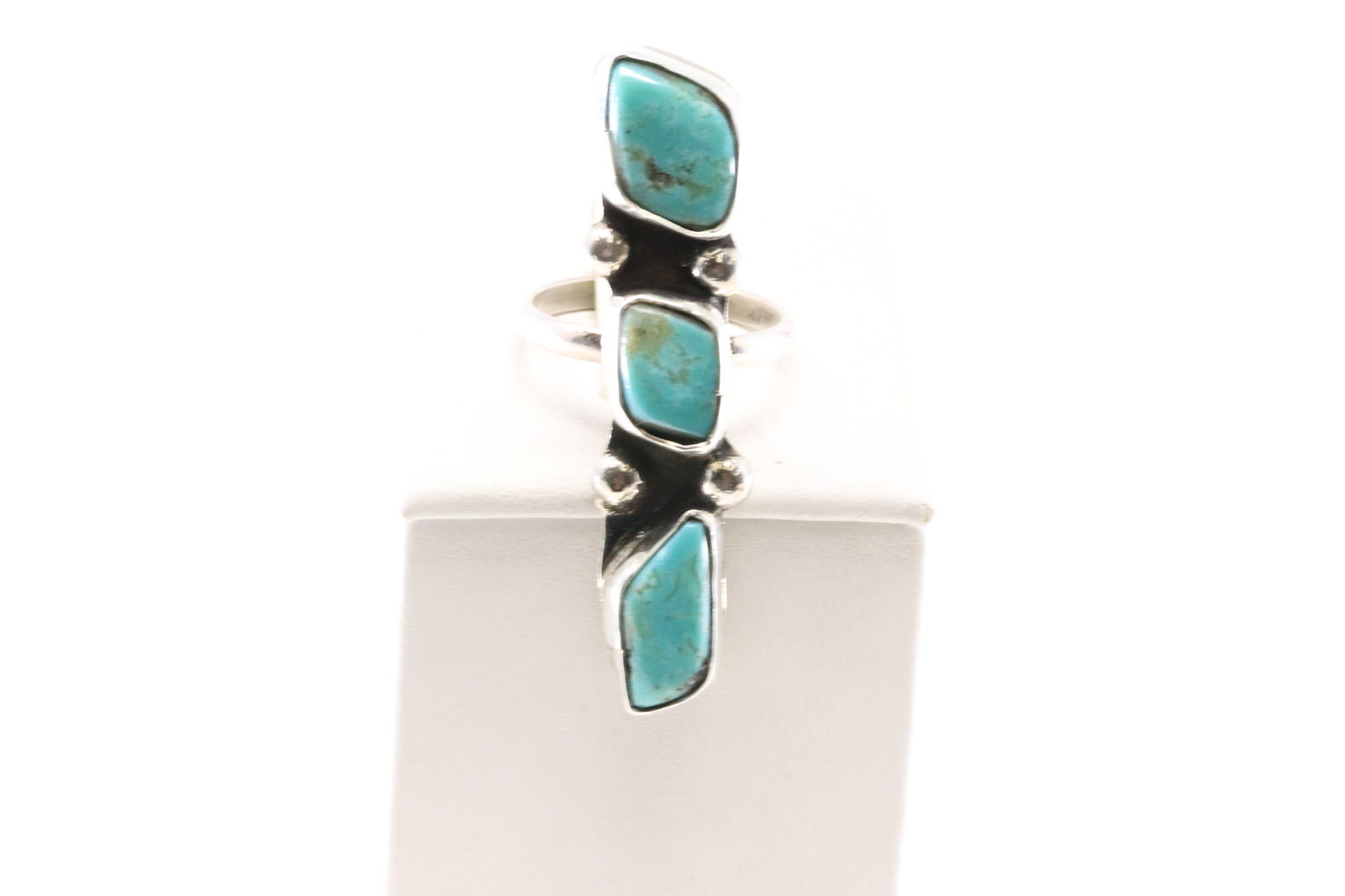 Native America Zuni Sterling Silver Turquoise Ring By Jude Candelaria.: This is a Native America Zuni Sterling Silver Turquoise Ring By Jude Candelaria. Stamp Jude Candelaria. Ring Size: 8.00.