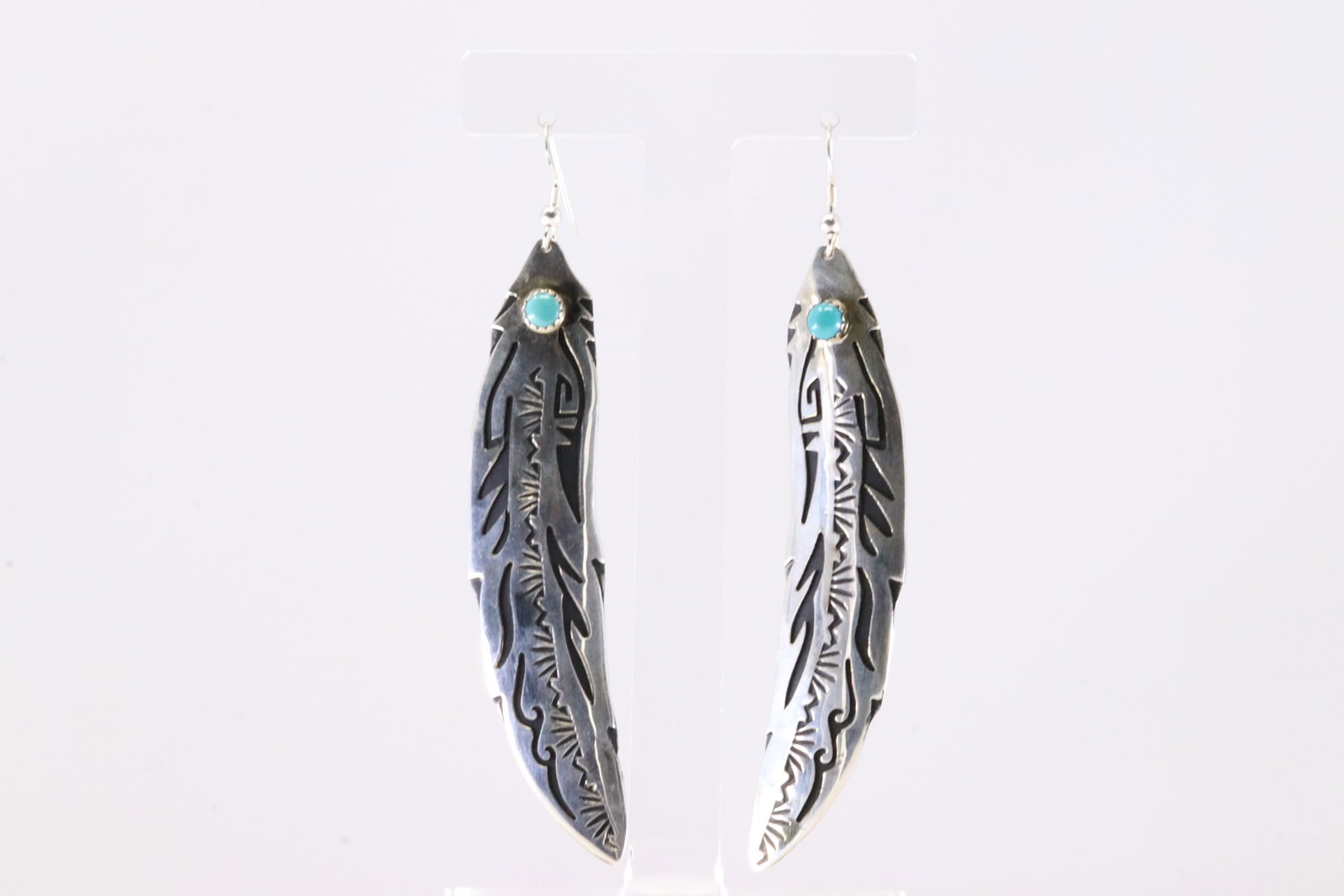 Native America Navajo Sterling Silver Turquoise Gangling Earring's By T/R Singer.: This is a Native America Navajo Sterling Silver Turquoise Gangling Earring's By T/R Singer. Stamp T/R Singer.