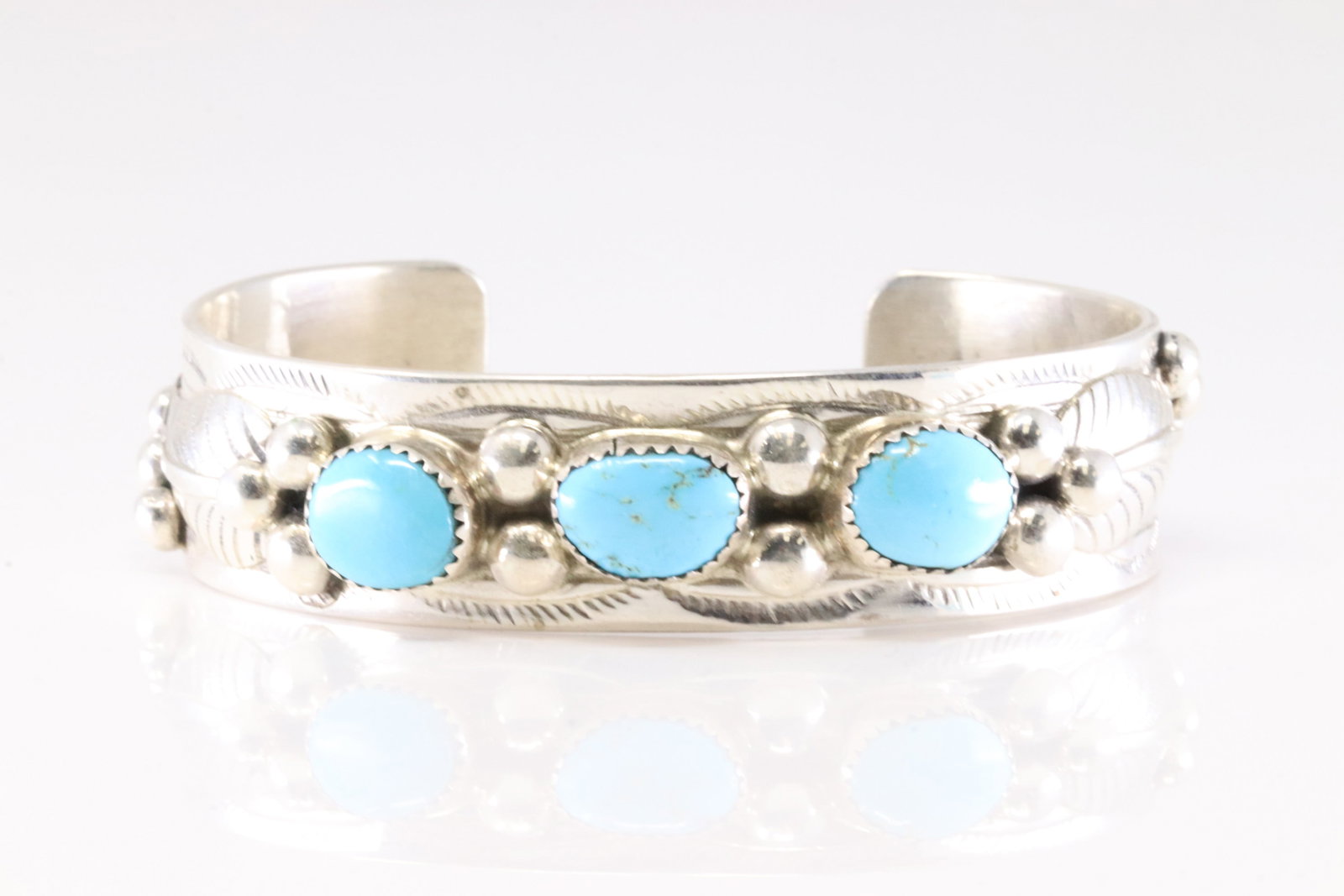 Native America Navajo Sterling Silver Kingman Turquoise Bracelet Cuff By Welbert Meyer.: This is a Native America Navajo Sterling Silver Kingman Turquoise Bracelet Cuff By Welbert Meyer. Stamp WM.