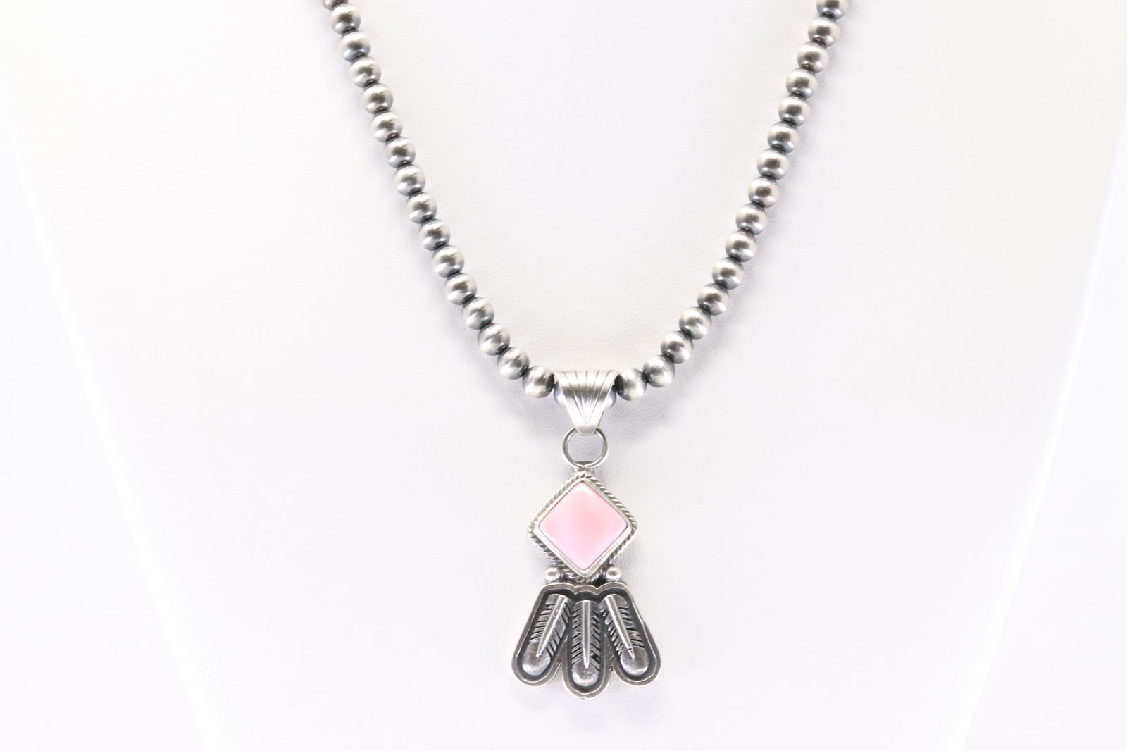 America Sterling Silver Pink Conch Shell Pendant. With Pearl Beaded Sterling Silver Machine Made: This is a America Sterling Silver Pink Conch Shell Pendant. With Pearl Beaded Sterling Silver Machine Made Necklace. Necklace length: 16.00"