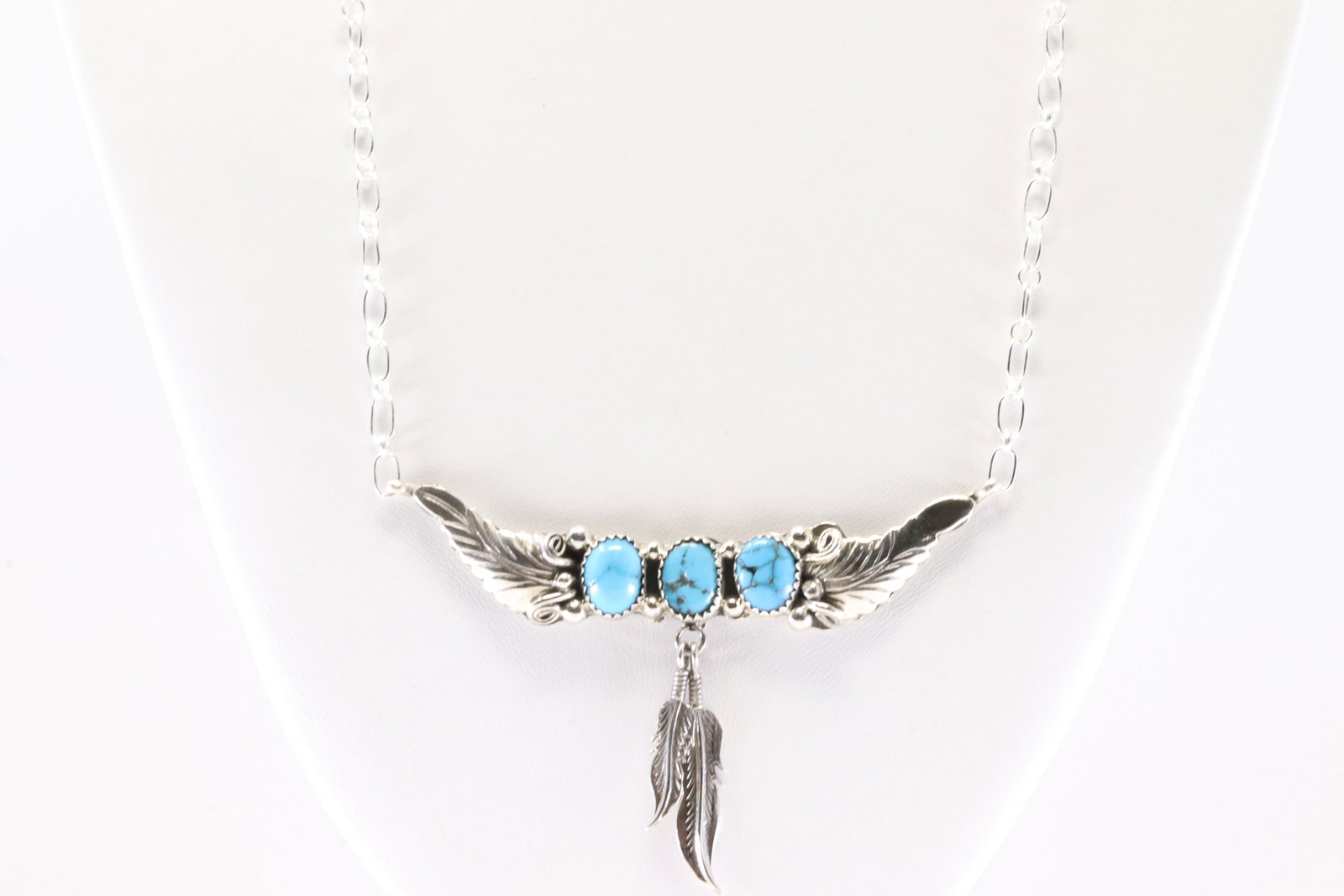 America Sterling Silver Turquoise Necklace Feather.: This is a America Sterling Silver Turquoise Necklace Feather. Necklace length: 18.00"