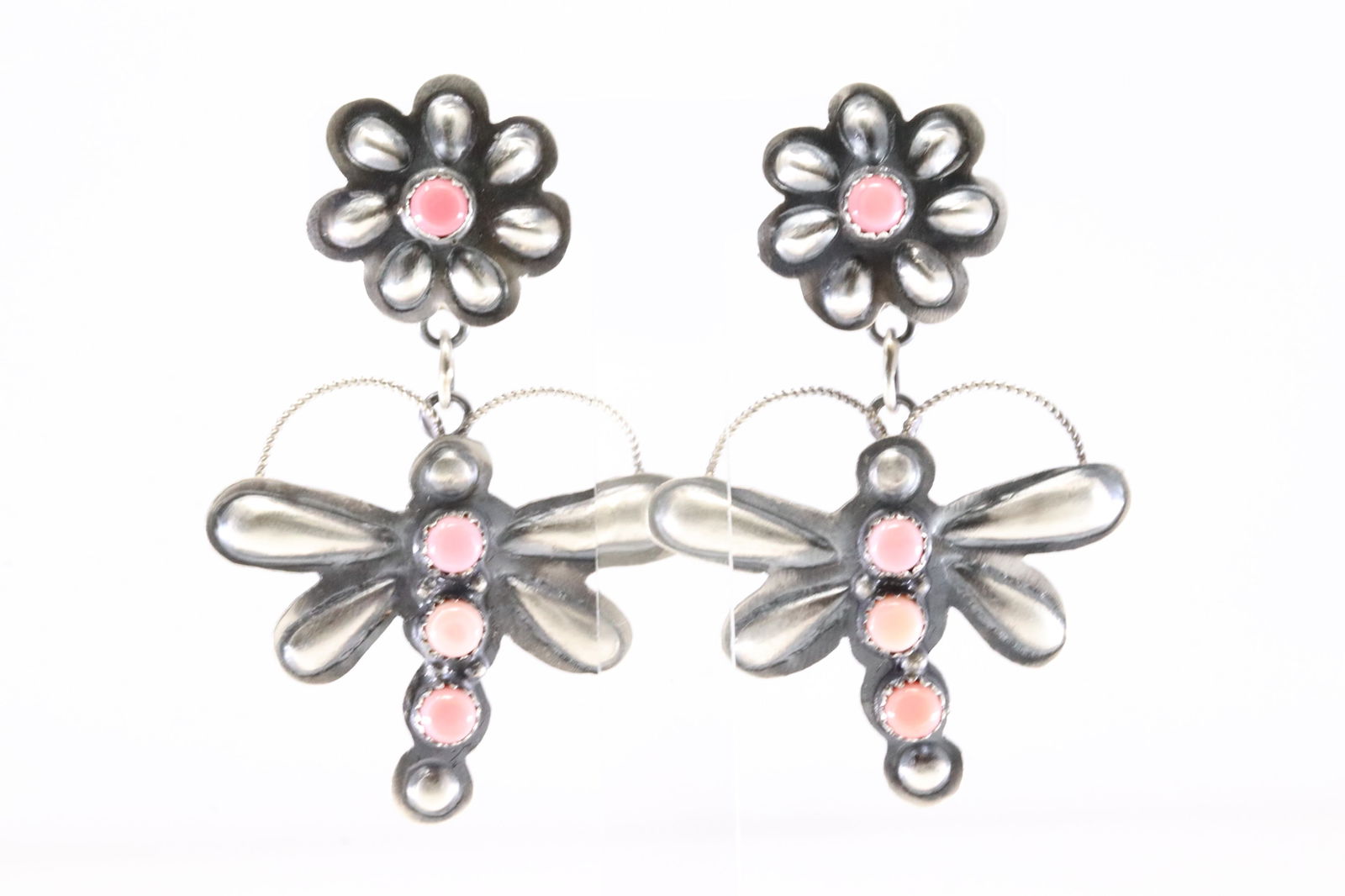 Native America Navajo Sterling Silver Pink Conch Dragonfly Post Dangling Earring's By G.T.Y.: This is a Native America Navajo Sterling Silver Pink Conch Dragonfly Post Dangling Earring's By G.T.Y. Stamp G.T.Y.