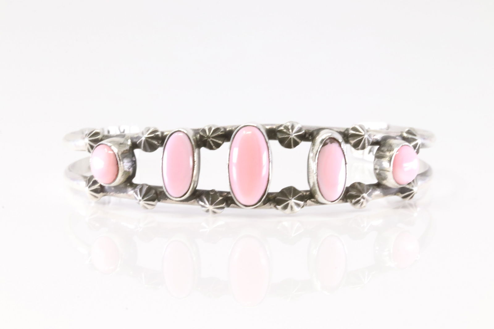 Native America Navajo Sterling Silver Pink Conch Bracelet Cuff By AY.: This is a Native America Navajo Sterling Silver Pink Conch Bracelet Cuff By AY. Stamp AY.