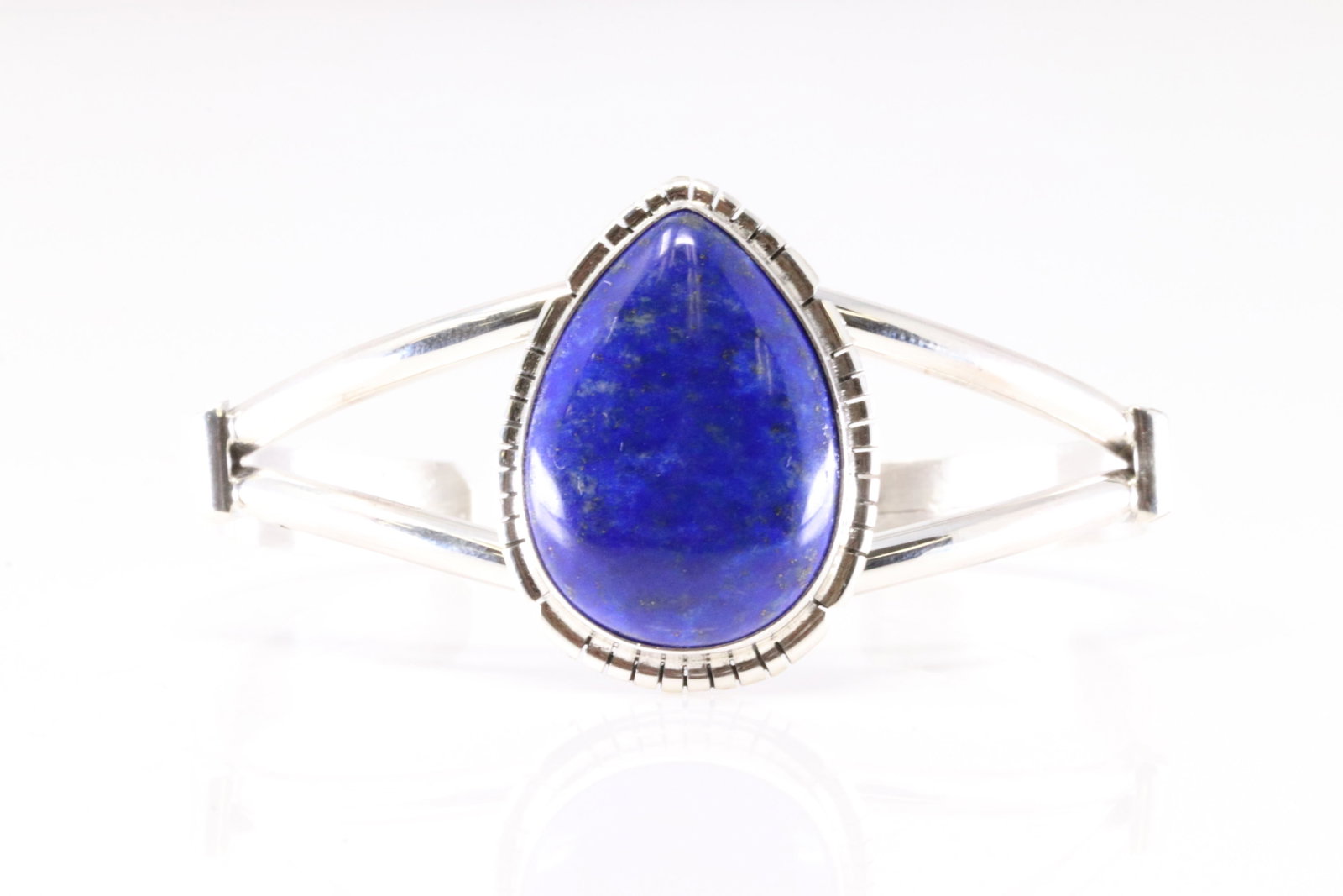 Native America Navajo Sterling Silver Lapiz Bracelet Cuff By SE.: This is a Native America Navajo Sterling Silver Lapiz Bracelet Cuff By SE. Stamp SE.