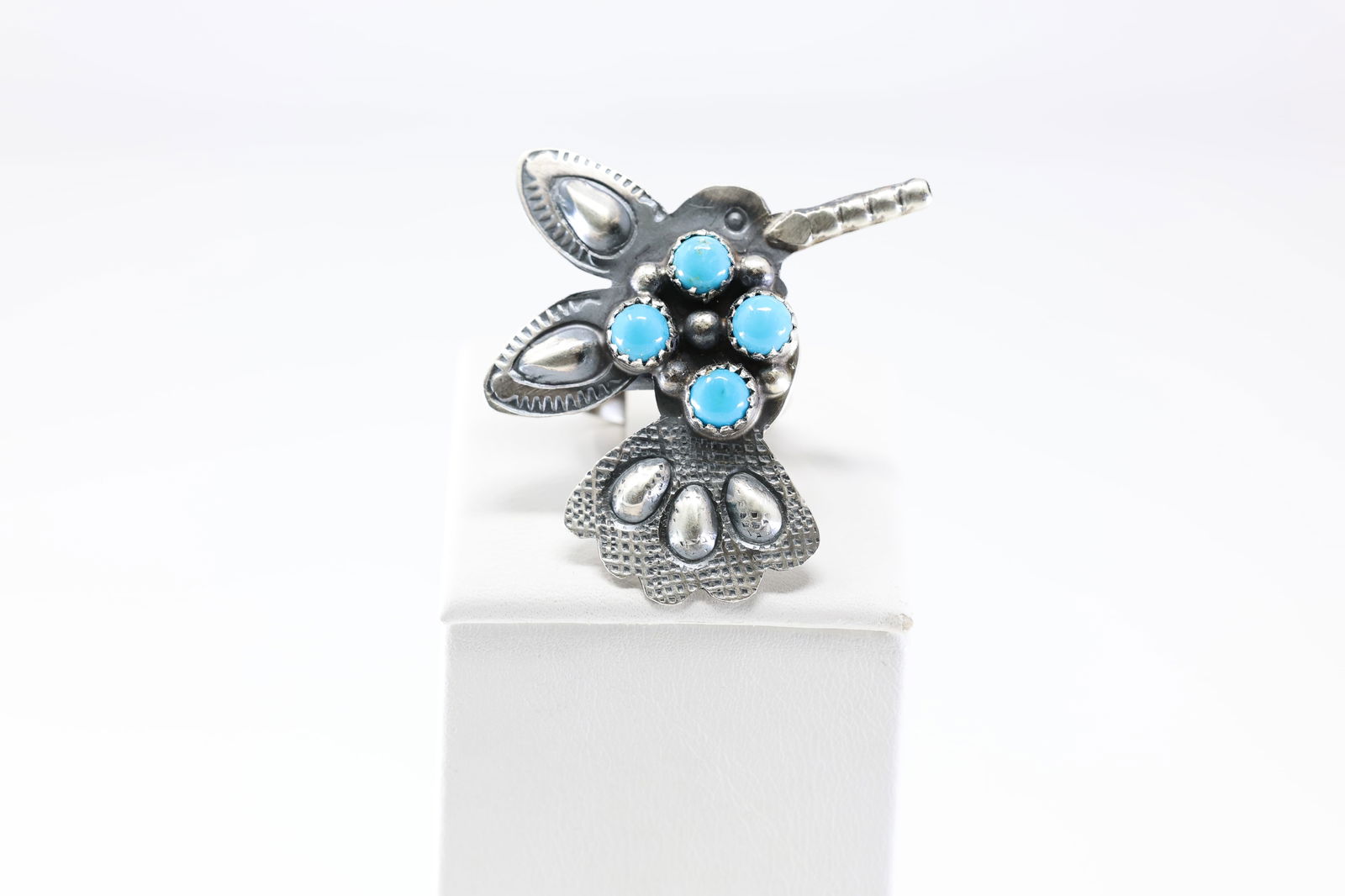 Native America Navajo Sterling Silver Turquoise Hummingbird Ring By T.Yazzie.: This is a Native America Navajo Sterling Silver Turquoise Hummingbird Ring By T.Yazzie. Stamp T. Yazzie. Ring size: 6.00.
