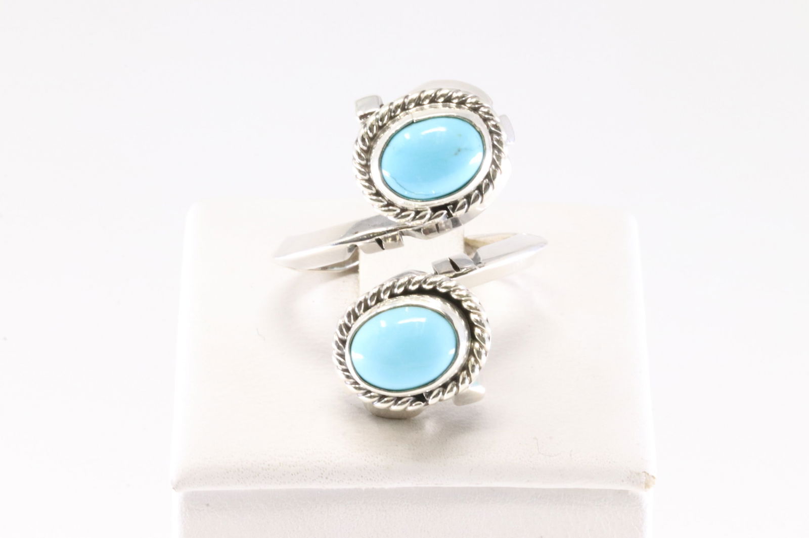 America Sterling Silver Turquoise Ring.: This is a America Sterling Silver Turquoise Ring. Ring Size: 8.50.