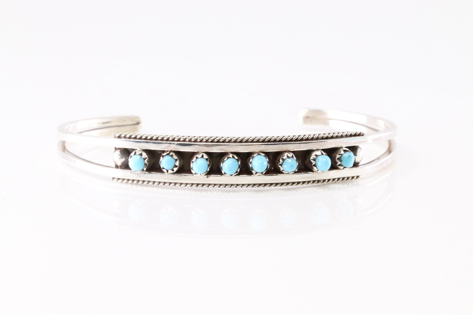 Native America Zuni Sterling Silver Kingman Turquoise Bracelet Cuff By Suzie Livigston.: This is a Native America Zuni Sterling Silver Kingman Turquoise Bracelet Cuff By Suzie Livigston. Stamp S.L.